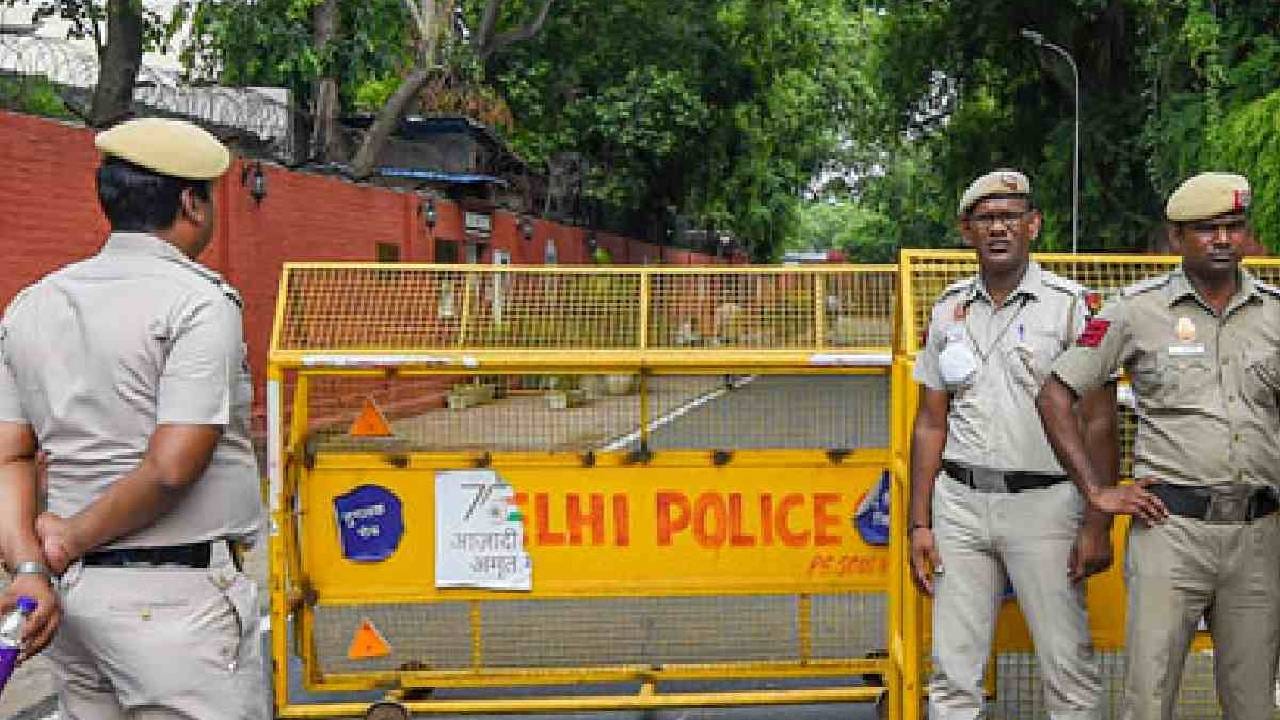 2 ಕೋಟಿ ರೂ. ಇನ್ಶೂರೆನ್ಸ್ ಹಣ ಪಡೆಯಲು ಬದುಕಿದ್ದ ಮಗನನ್ನು ಸತ್ತನೆಂದು ಬಿಂಬಿಸಿದ ತಂದೆ 2 ಕೋಟಿ ರೂ. ಇನ್ಶೂರೆನ್ಸ್ ಹಣ ಪಡೆಯಲು ಬದುಕಿದ್ದ ಮಗನನ್ನು ಸತ್ತನೆಂದು ಬಿಂಬಿಸಿದ ತಂದೆ