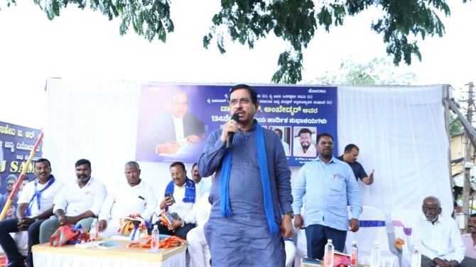 ಕೇಂದ್ರ ವಿರುದ್ಧ ಹುಬ್ಬಳ್ಳಿಯಲ್ಲಿ ಕೈ ಧರಣಿ: ಸಿಎಂಗೆ ಜೋಶಿ ಸಪ್ತ ಪ್ರಶ್ನೆ