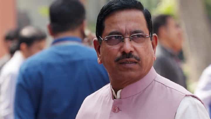 ಸಿಇಟಿ ವಿದ್ಯಾರ್ಥಿಗಳ ಜನಿವಾರ ತೆಗೆಸಿದ್ದು ಜನರ ನಂಬಿಕೆ ಮೇಲಿನ ದಾಳಿ; ಪ್ರಲ್ಹಾದ್ ಜೋಶಿ ಸಿಇಟಿ ವಿದ್ಯಾರ್ಥಿಗಳ ಜನಿವಾರ ತೆಗೆಸಿದ್ದು ಜನರ ನಂಬಿಕೆ ಮೇಲಿನ ದಾಳಿ; ಪ್ರಲ್ಹಾದ್ ಜೋಶಿ