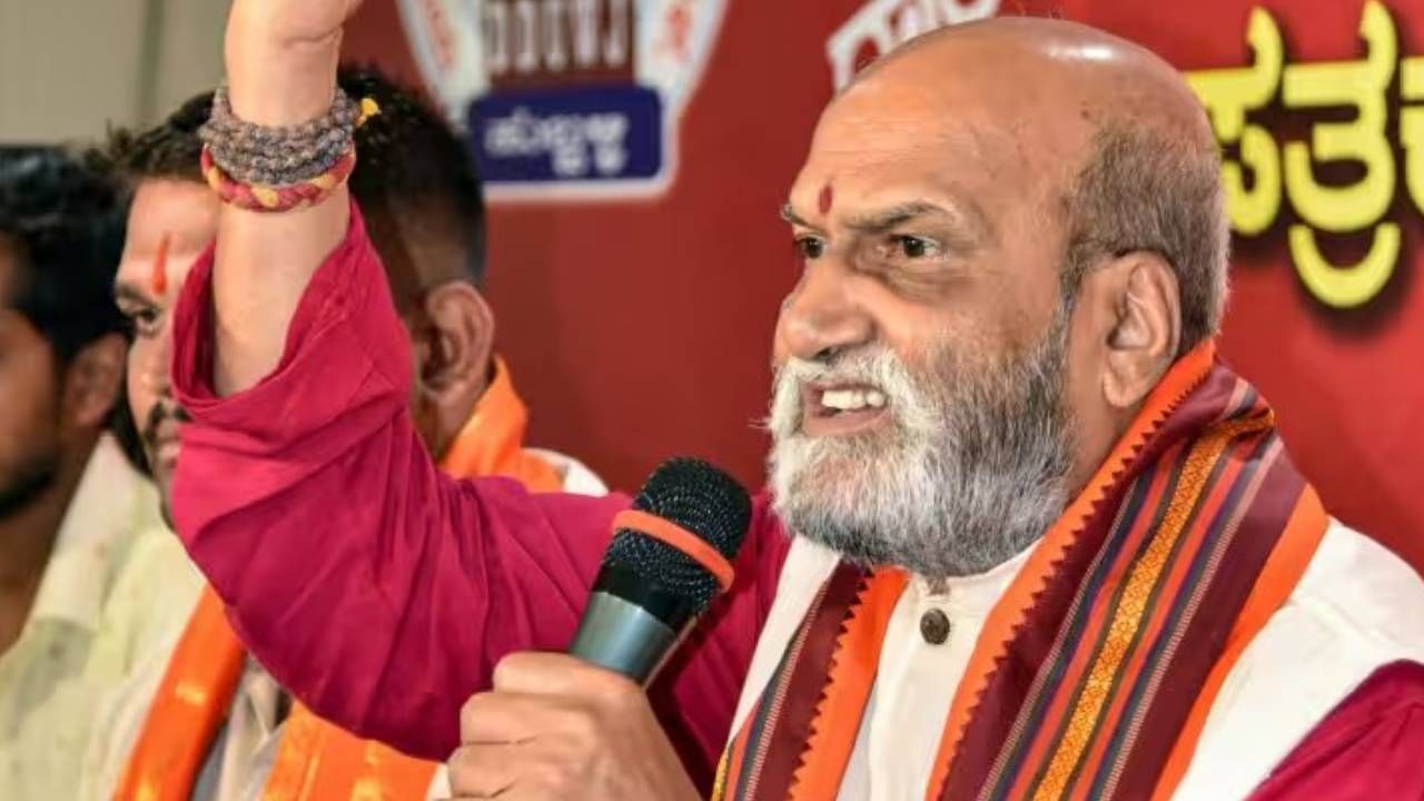 ವ್ಯಾನಿಟಿ ಬ್ಯಾಗ್​ನಲ್ಲಿ ತ್ರಿಶೂಲ ಇಟ್ಟುಕೊಳ್ಳಿ: ಮಹಿಳೆಯರಿಗೆ ಮುತಾಲಿಕ್ ಕಿವಿಮಾತು