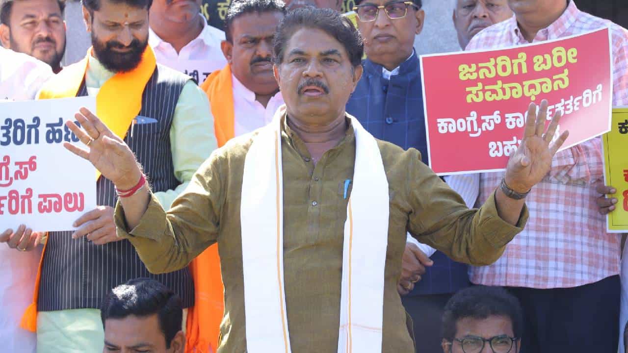 ಜಾತಿ ಗಣತಿ ವರದಿ ಹಿಂಪಡೆದು, ಪ್ರತಿ ಮನೆಗೆ ಹೋಗಿ ಸಮೀಕ್ಷೆ ಮಾಡಿ ವೈಜ್ಞಾನಿಕ ವರದಿ ರೂಪಿಸಿ: ಅಶೋಕ್ ಆಗ್ರಹ