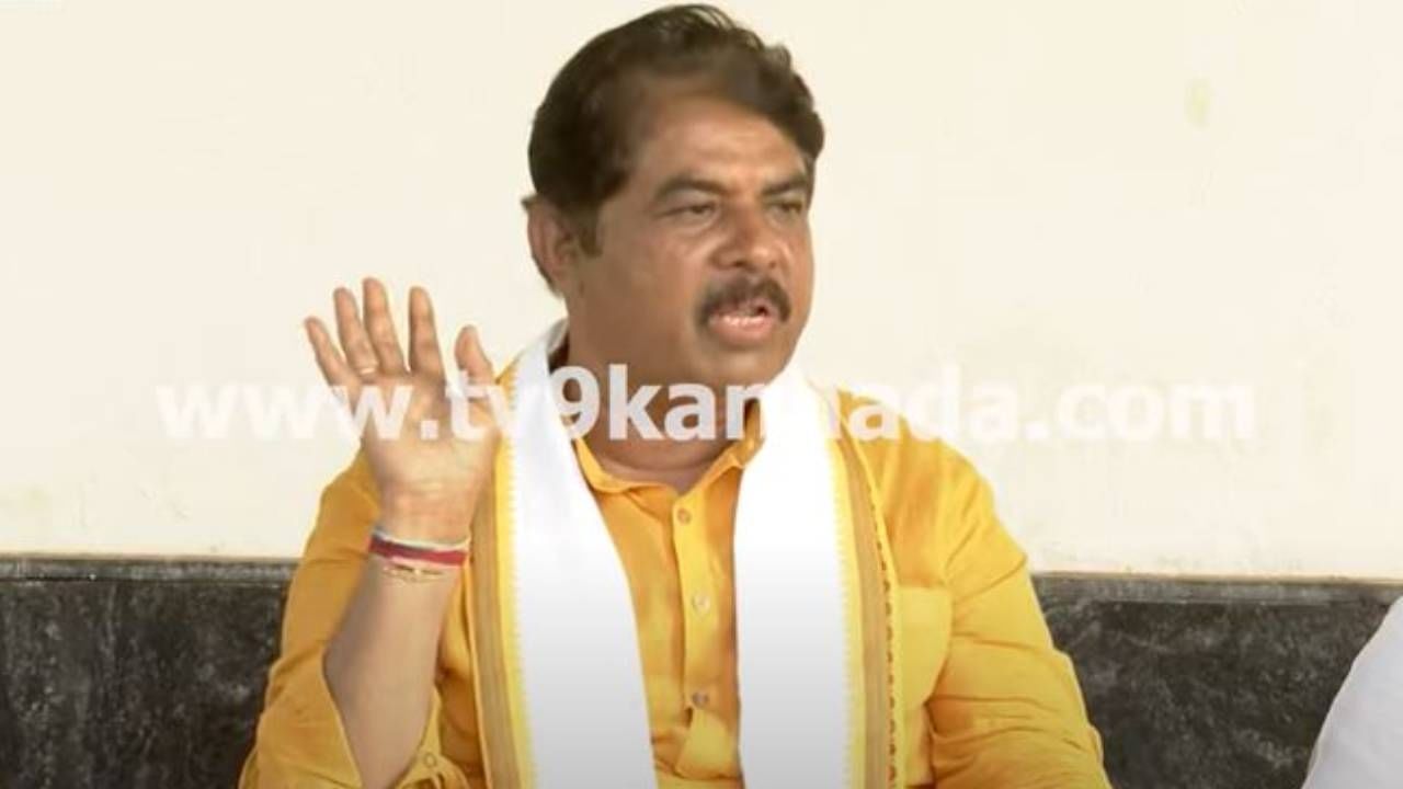 ಒಬ್ಬ ಶಾಂತಿಪ್ರಿಯ ಮುಖ್ಯಮಂತ್ರಿ ಸಾರ್ವಜನಿಕವಾಗಿ ಪೊಲೀಸ್ ಅಧಿಕಾರಿಯ ಮೇಲೆ ಕೈ ಎತ್ತುತ್ತಾರೆಯೇ? ಅರ್ ಅಶೋಕ