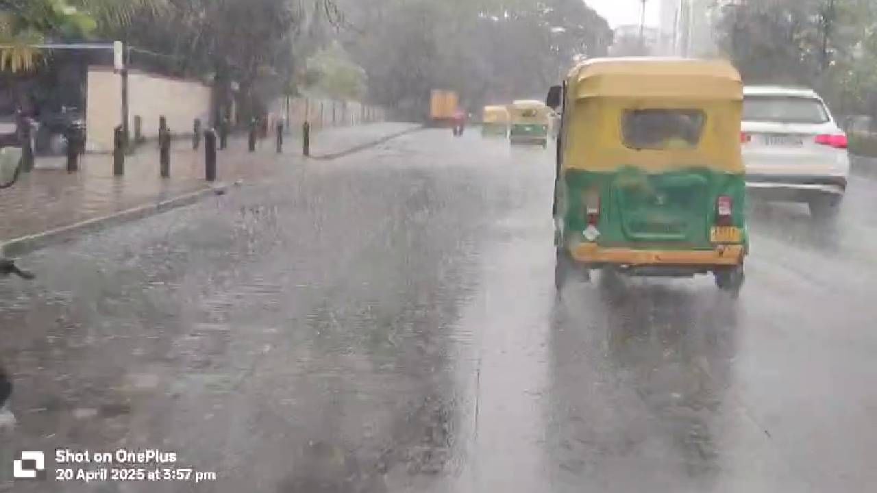 ಬೆಂಗಳೂರಿನ ಹಲವಡೆ ಜೋರು ಮಳೆ: ವಾಹನ ಸವಾರರಿಗೆ ಟ್ರಾಫಿಕ್​ ಪೊಲೀಸರ ಎಚ್ಚರಿಕೆ