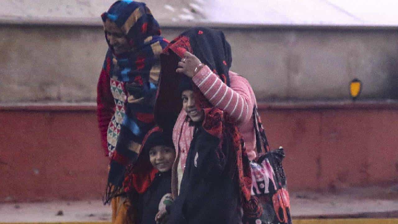 Karnataka Rains: ಬೆಂಗಳೂರಿನಲ್ಲಿ ನಾಳೆಯಿಂದ ಮಳೆ, ಕರ್ನಾಟಕದ 11 ಜಿಲ್ಲೆಗಳಿಗೆ ಯೆಲ್ಲೋ ಅಲರ್ಟ್ Karnataka Rains: ಬೆಂಗಳೂರಿನಲ್ಲಿ ನಾಳೆಯಿಂದ ಮಳೆ, ಕರ್ನಾಟಕದ 11 ಜಿಲ್ಲೆಗಳಿಗೆ ಯೆಲ್ಲೋ ಅಲರ್ಟ್