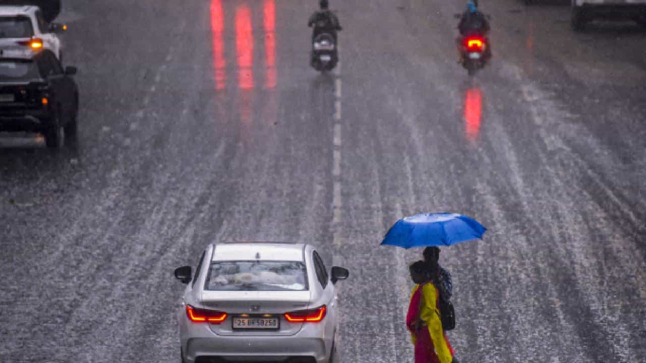 Karnataka Weather: ಕರ್ನಾಟಕದ ಕರಾವಳಿ ಸೇರಿ 14 ಜಿಲ್ಲೆಗಳಲ್ಲಿ ಇಂದು ಭಾರಿ ಮಳೆ, ಬೆಂಗಳೂರು ಹವಾಮಾನ ಹೇಗಿದೆ?