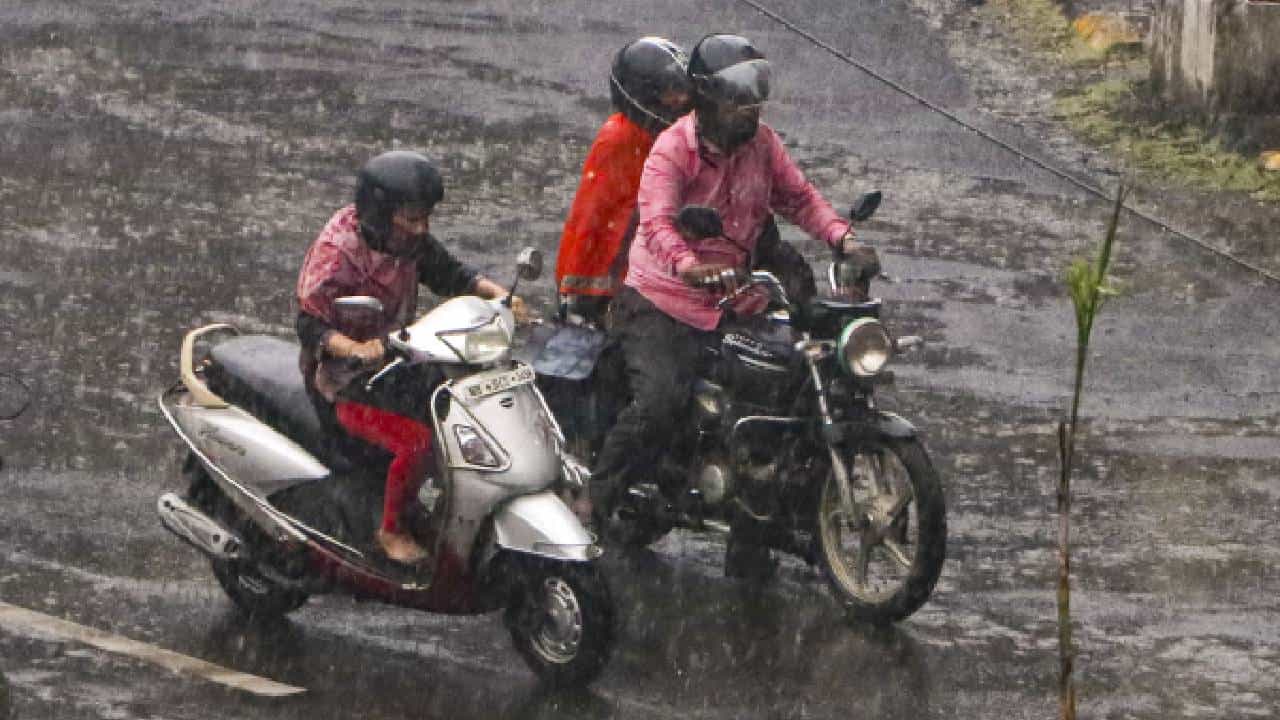Karnataka Weather: ಬೆಂಗಳೂರು ಸೇರಿ ಕರ್ನಾಟಕದ ದಕ್ಷಿಣ ಒಳನಾಡಿನ ಬಹುತೇಕ ಜಿಲ್ಲೆಗಳಲ್ಲಿ ಮಳೆ