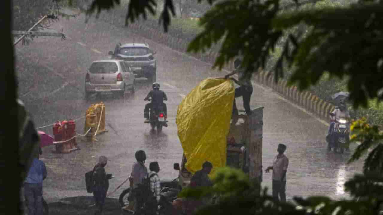 Karnataka Weather: ಏಪ್ರಿಲ್ 13ರವರೆಗೂ ಕರ್ನಾಟಕದ ಈ ಜಿಲ್ಲೆಗಳಲ್ಲಿ ಭಾರಿ ಮಳೆ ಸಾಧ್ಯತೆ