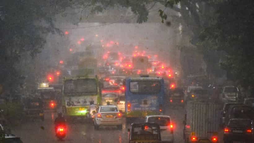 Karnataka Rains: ಬೆಂಗಳೂರಿನಲ್ಲಿ ಇಂದು ಧಾರಾಕಾರ ಮಳೆ ಸಾಧ್ಯತೆ, ಕರ್ನಾಟಕದ 20 ಜಿಲ್ಲೆಗಳಿಗೆ ಅಲರ್ಟ್