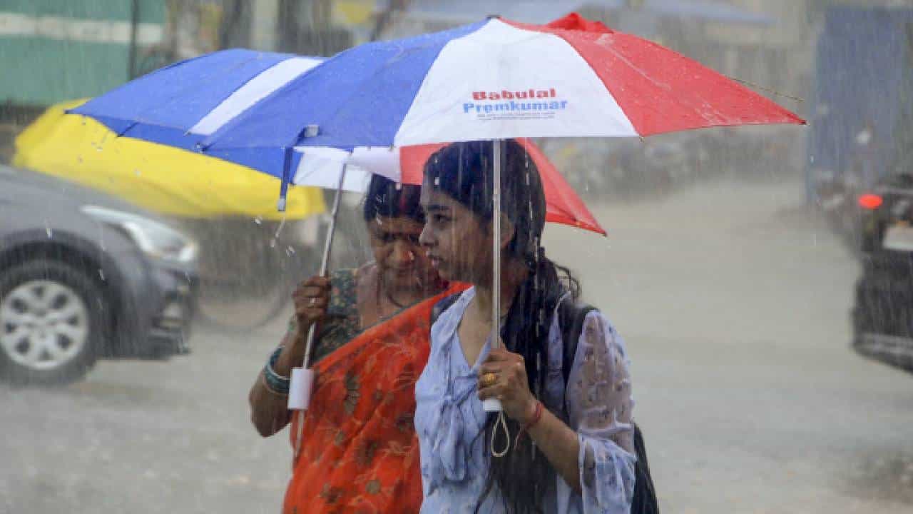 Karnataka Weather: ಬೆಂಗಳೂರು ಸೇರಿ ದಕ್ಷಿಣ ಒಳನಾಡಿನ ಹಲವೆಡೆ ಹಾಗೂ ಕರಾವಳಿ ಜಿಲ್ಲೆಗಳಲ್ಲಿ ಮಳೆ Karnataka Weather: ಬೆಂಗಳೂರು ಸೇರಿ ದಕ್ಷಿಣ ಒಳನಾಡಿನ ಹಲವೆಡೆ ಹಾಗೂ ಕರಾವಳಿ ಜಿಲ್ಲೆಗಳಲ್ಲಿ ಮಳೆ