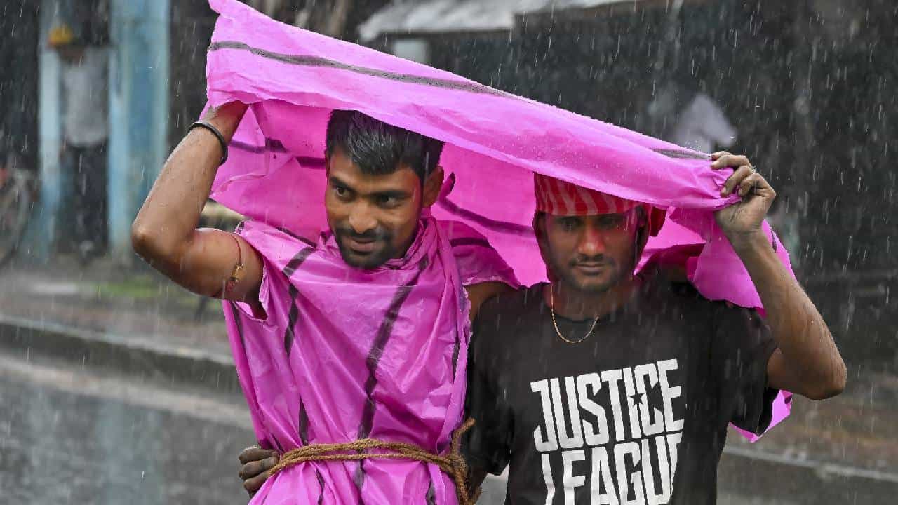Karnataka Weather: ಕರ್ನಾಟಕದಾದ್ಯಂತ ಒಣಹವೆ, ಕೆಲವೇ ಕೆಲವು ಜಿಲ್ಲೆಗಳಲ್ಲಿ ಮಳೆ Karnataka Weather: ಕರ್ನಾಟಕದಾದ್ಯಂತ ಒಣಹವೆ, ಕೆಲವೇ ಕೆಲವು ಜಿಲ್ಲೆಗಳಲ್ಲಿ ಮಳೆ