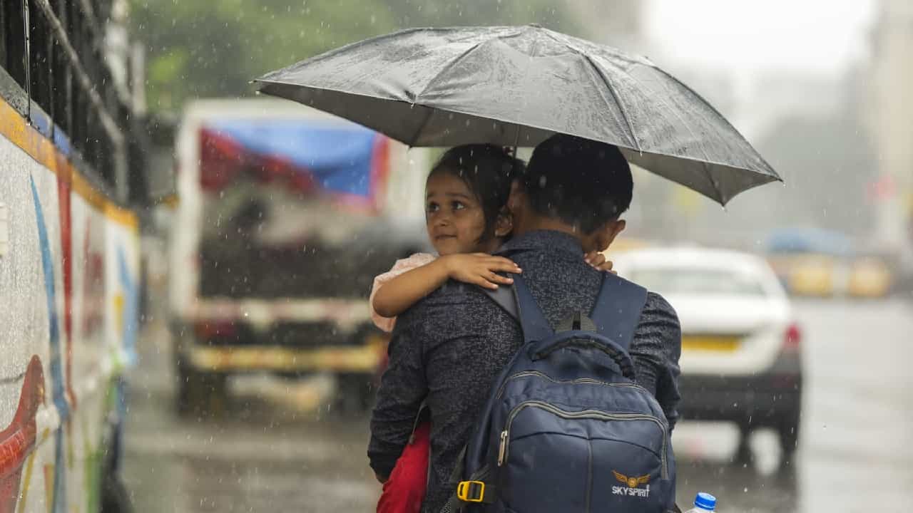 Monsoon 2025: ಭಾರತದಲ್ಲಿ ಈ ವರ್ಷ ಸಾಮಾನ್ಯಕ್ಕಿಂತ ಹೆಚ್ಚು ಮಳೆ ಸಾಧ್ಯತೆ; ಹವಾಮಾನ ಇಲಾಖೆ ಮುನ್ಸೂಚನೆ Monsoon 2025: ಭಾರತದಲ್ಲಿ ಈ ವರ್ಷ ಸಾಮಾನ್ಯಕ್ಕಿಂತ ಹೆಚ್ಚು ಮಳೆ ಸಾಧ್ಯತೆ; ಹವಾಮಾನ ಇಲಾಖೆ ಮುನ್ಸೂಚನೆ