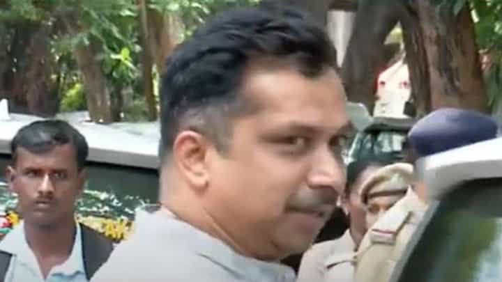 ಡಿಕೆ ಶಿವಕುಮಾರ್ರನ್ನು ಭೇಟಿಯಾಗಿ ಕುತೂಹಲ ಕೆರಳುವಂತೆ ಮಾಡಿದ ಎಮ್ಮೆಲ್ಸಿ ರಾಜೇಂದ್ರ ರಾಜಣ್ಣ ಡಿಕೆ ಶಿವಕುಮಾರ್ರನ್ನು ಭೇಟಿಯಾಗಿ ಕುತೂಹಲ ಕೆರಳುವಂತೆ ಮಾಡಿದ ಎಮ್ಮೆಲ್ಸಿ ರಾಜೇಂದ್ರ ರಾಜಣ್ಣ