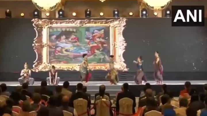 Video: ಬ್ಯಾಂಕಾಕ್ನಲ್ಲಿ ಥಾಯ್ ರಾಮಾಯಣ ವೀಕ್ಷಿಸಿದ ಪ್ರಧಾನಿ ಮೋದಿ Video: ಬ್ಯಾಂಕಾಕ್ನಲ್ಲಿ ಥಾಯ್ ರಾಮಾಯಣ ವೀಕ್ಷಿಸಿದ ಪ್ರಧಾನಿ ಮೋದಿ