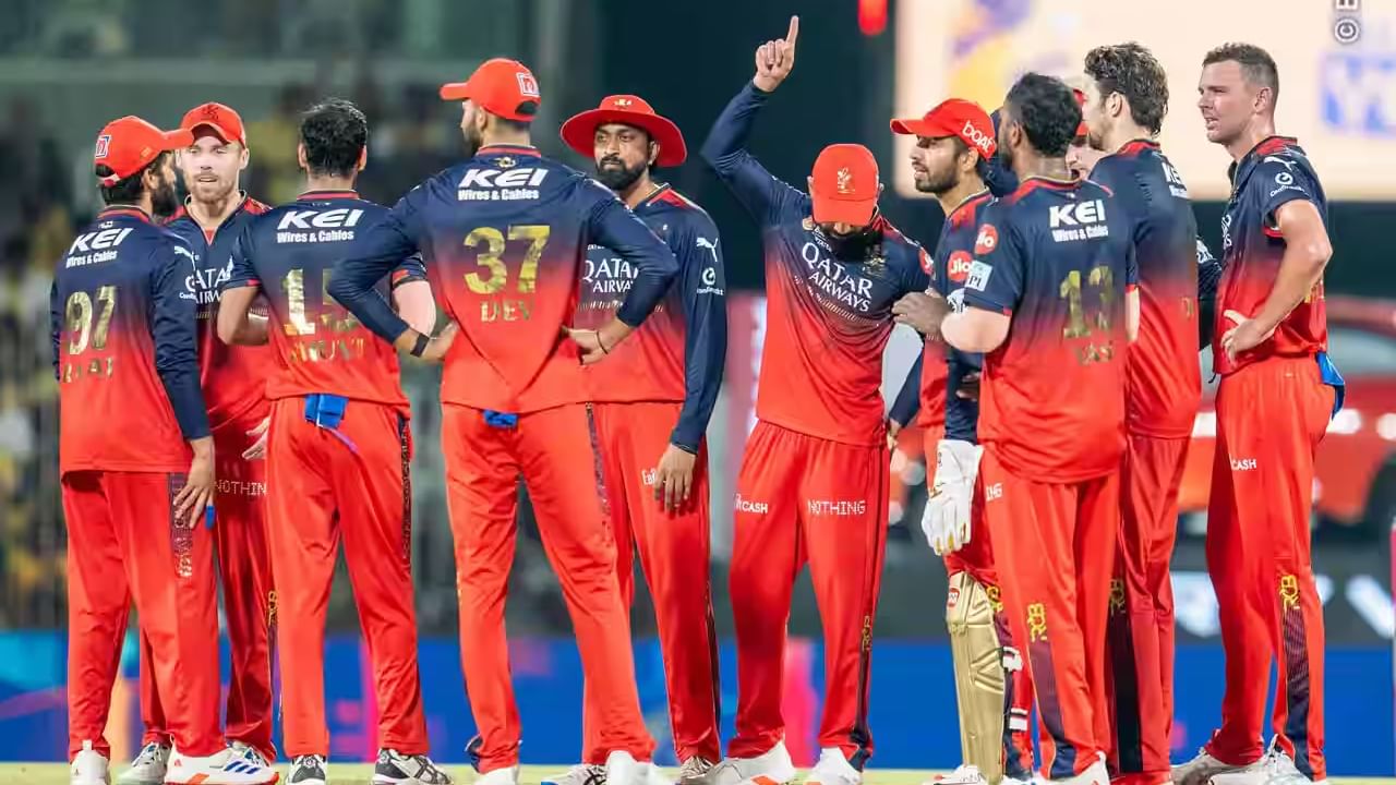 ಅಂದರೆ ರಾಯಲ್ ಚಾಲೆಂಜರ್ಸ್ ಬೆಂಗಳೂರು ಹಾಗೂ ಪಂಜಾಬ್ ಕಿಂಗ್ಸ್ ತಂಡಗಳು ಬ್ಯಾಕ್ ಟು ಬ್ಯಾಕ್ ಎರಡು ಪಂದ್ಯಗಳಲ್ಲಿ ಮುಖಾಮುಖಿಯಾಗಲಿದೆ. ಮೊದಲ ಪಂದ್ಯವು ಏಫ್ರಿಲ್ 18 ರಂದು ಬೆಂಗಳೂರಿನ ಚಿನ್ನಸ್ವಾಮಿ ಸ್ಟೇಡಿಯಂನಲ್ಲಿ ನಡೆದರೆ, ಎರಡು ದಿನಗಳ ಬಳಿಕ ಉಭಯ ತಂಡಗಳು ಚಂಡೀಗಢ್ನಲ್ಲಿ ಮತ್ತೆ ಕಣಕ್ಕಿಳಿಯಲಿದೆ.