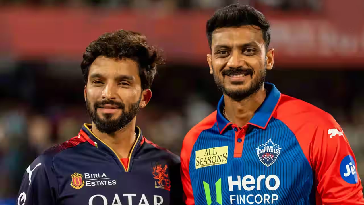 ಇನ್ನು ಉಭಯ ತಂಡಗಳು ಈವರೆಗೆ 32 ಬಾರಿ ಮುಖಾಮುಖಿಯಾಗಿವೆ. ಈ ವೇಳೆ ರಾಯಲ್ ಚಾಲೆಂಜರ್ಸ್ ಬೆಂಗಳೂರು ತಂಡ 19 ಬಾರಿ ಗೆಲುವು ದಾಖಲಿಸಿದರೆ, ಡೆಲ್ಲಿ ಕ್ಯಾಪಿಟಲ್ಸ್ 12 ಸಲ ಗೆಲುವು ದಾಖಲಿಸಿದೆ. ಇನ್ನು ಒಂದು ಪಂದ್ಯವು ಕಾರಣಾಂತರಗಳಿಂದ ರದ್ದಾಗಿತ್ತು.