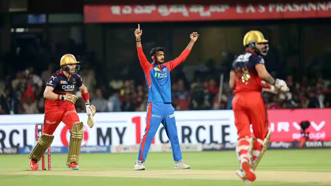 ಏಕೆಂದರೆ ಪ್ರಸ್ತುತ ಅಂಕ ಪಟ್ಟಿಯಲ್ಲಿ ಡೆಲ್ಲಿ ಕ್ಯಾಪಿಟಲ್ಸ್ ತಂಡವು 12 ಅಂಕಗಳೊಂದಿಗೆ 2ನೇ ಸ್ಥಾನದಲ್ಲಿದ್ದರೆ, ಆರ್ಸಿಬಿ ತಂಡ 12 ಪಾಯಿಂಟ್ಸ್ನೊಂದಿಗೆ ತೃತೀಯ ಸ್ಥಾನದಲ್ಲಿದೆ. ಉಭಯ ತಂಡಗಳ ನಡುವಣ ಈ ಪಂದ್ಯದಲ್ಲಿ ಗೆಲ್ಲುವ ತಂಡ 14 ಅಂಕಗಳೊಂದಿಗೆ ಗುಜರಾತ್ ಟೈಟಾನ್ಸ್ ತಂಡವನ್ನು ಹಿಂದಿಕ್ಕಿ ಮೊದಲ ಸ್ಥಾನಕ್ಕೇರಲಿದೆ.