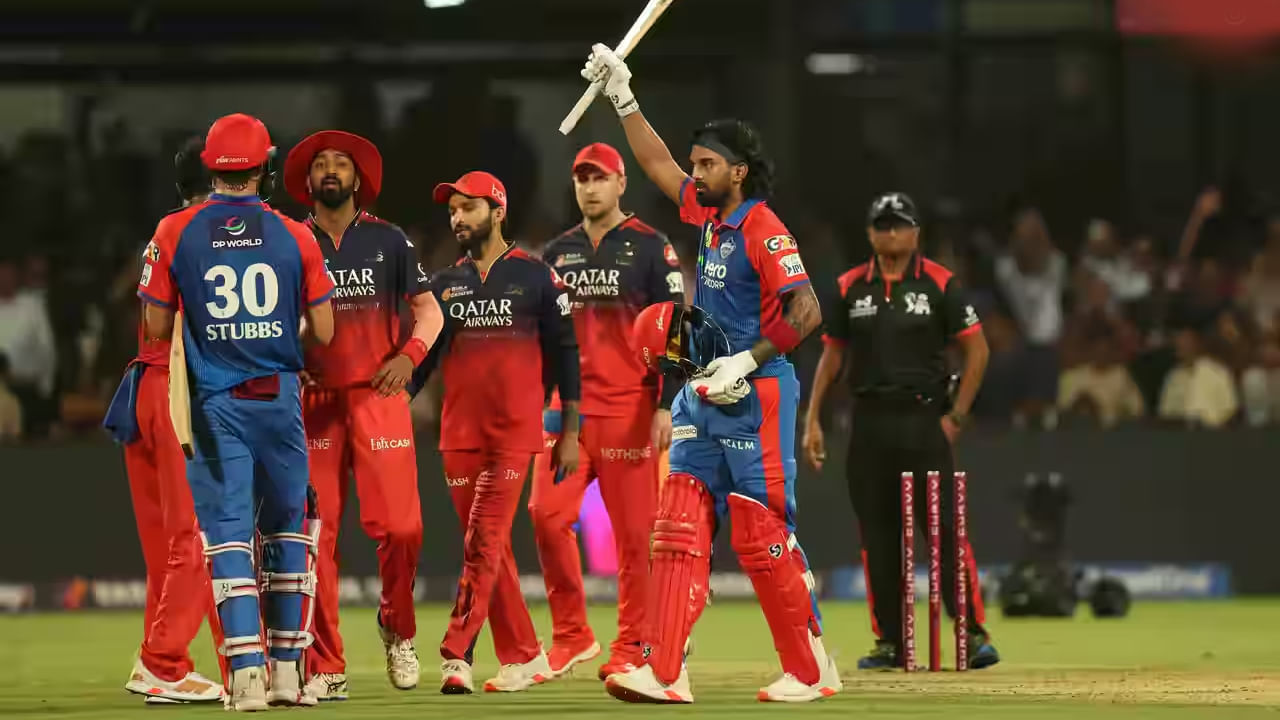 ಇಲ್ಲಿ ಆರ್ಸಿಬಿ ಮೇಲುಗೈ ಹೊಂದಿದ್ದರೂ, ಪ್ರಸ್ತುತ ಡೆಲ್ಲಿ ಕ್ಯಾಪಿಟಲ್ಸ್ ತಂಡ ಬಲಿಷ್ಠವಾಗಿದೆ. ಹೀಗಾಗಿ ಈ ಹಿಂದಿನ ಅಂಕಿ ಅಂಶಗಳು ಇಲ್ಲಿ ಗಣನೆಗೆ ಬರುವುದಿಲ್ಲ ಎನ್ನಬಹುದು. ಅದರಲ್ಲೂ ಡೆಲ್ಲಿ ಕ್ಯಾಪಿಟಲ್ಸ್ ತಂಡದಲ್ಲಿ ಕೆಎಲ್ ರಾಹುಲ್ ಸೇರಿದಂತೆ ಸ್ಟಾರ್ ಆಟಗಾರರ ದಂಡೇ ಇದ್ದು, ಹೀಗಾಗಿ ದೆಹಲಿ ಜೇಟ್ಲಿ ಸ್ಟೇಡಿಯಂನಲ್ಲಿ ಆರ್ಸಿಬಿ ಮತ್ತು ಡಿಸಿ ನಡುವೆ ಭರ್ಜರಿ ಪೈಪೋಟಿಯನ್ನಂತು ನಿರೀಕ್ಷಿಸಬಹುದು.