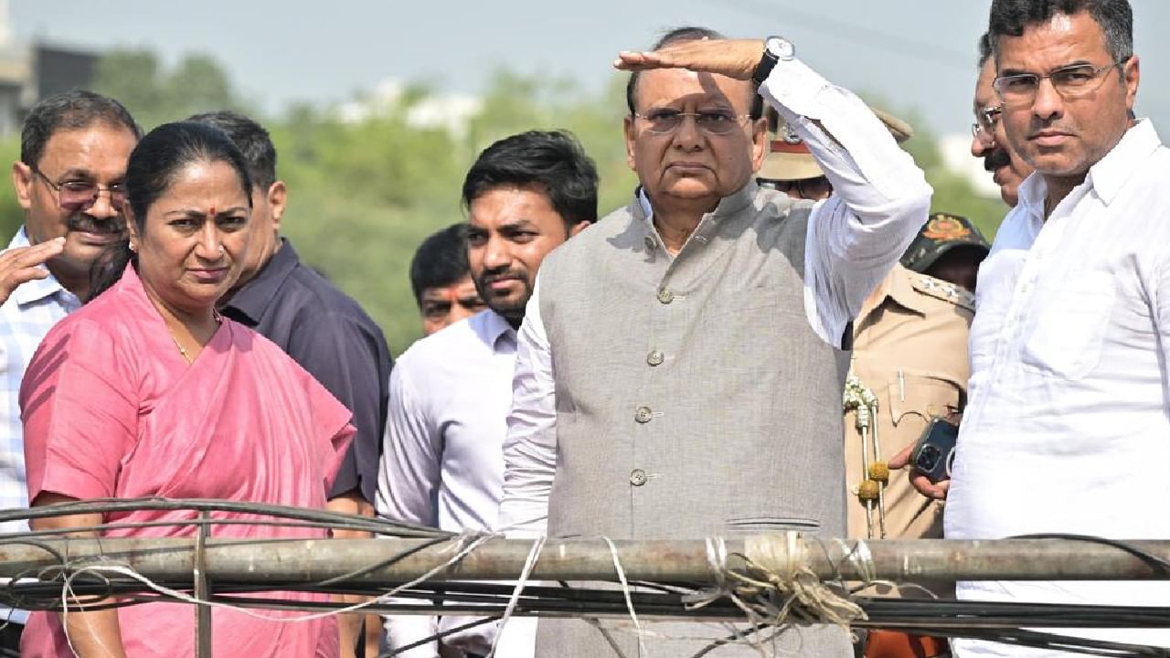 ಯಮುನಾ ಸ್ವಚ್ಛತಾ ಕಾರ್ಯ; ವಜೀರಾಬಾದ್ ಬ್ಯಾರೇಜ್‌ನಲ್ಲಿ ನದಿ ಭಾಗದ ಚರಂಡಿಗಳನ್ನು ಪರಿಶೀಲಿಸಿದ ಮುಖ್ಯಮಂತ್ರಿ ರೇಖಾ ಗುಪ್ತಾ
