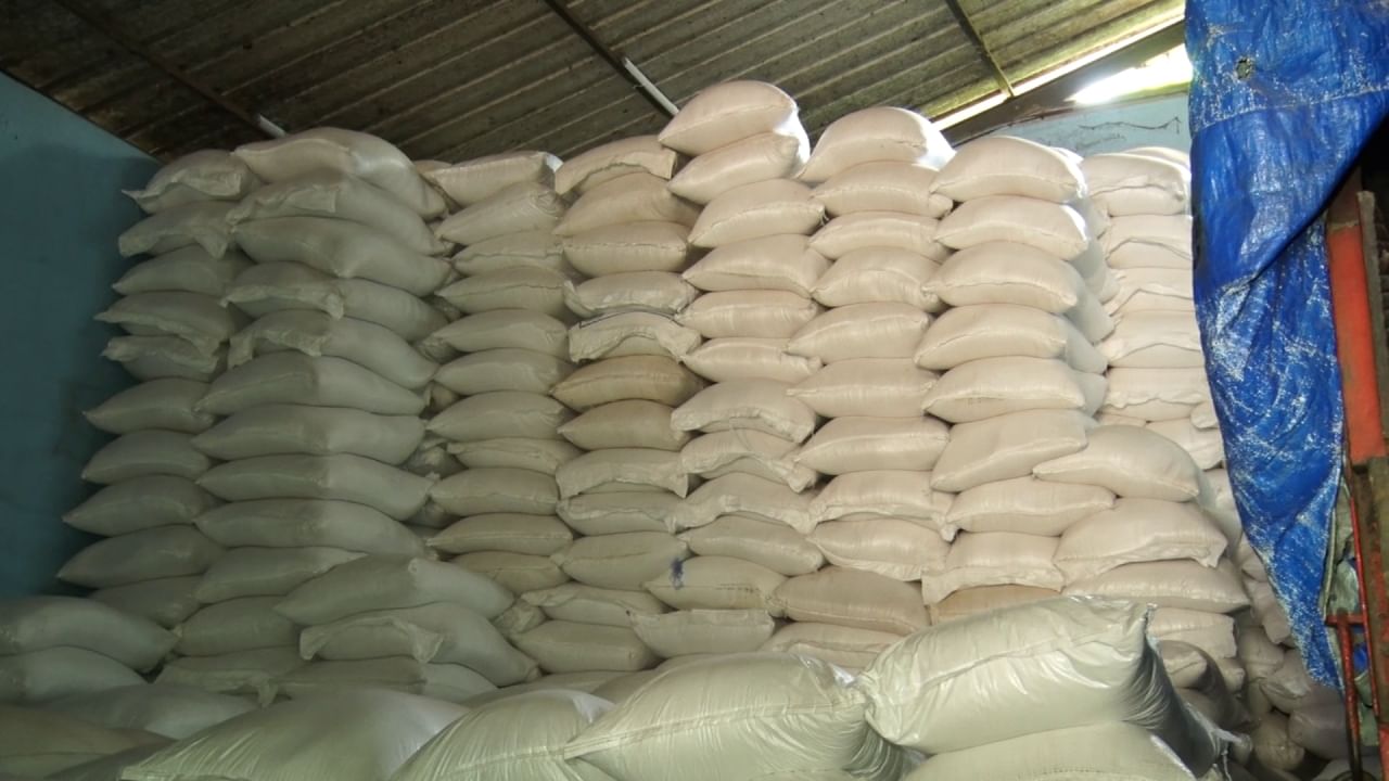 ಅನ್ಯಭಾಗ್ಯ ಅಕ್ಕಿ ಪಾಲಿಶ್ ಮಾಡಿ ಬೇರೆ ಬ್ರ್ಯಾಂಡ್​ಗಳ ಹೆಸರಿನಲ್ಲಿ ಮಾರಾಟ ಶಂಕೆ: ಮಂಗಳೂರಿನಲ್ಲಿ ಮೂಟೆಗಟ್ಟಲೆ ರೇಷನ್ ಅಕ್ಕಿ ಪತ್ತೆ