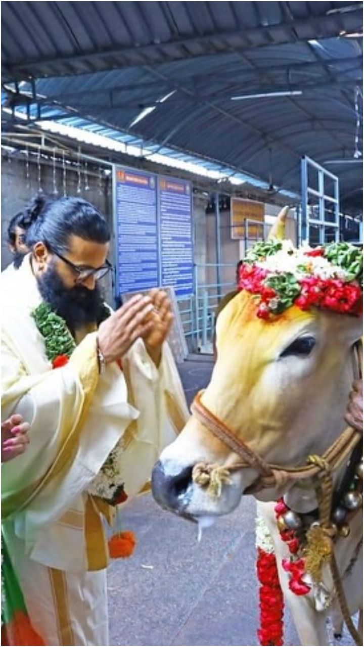 ರಿಷಬ್ ಶೆಟ್ಟಿ ಅವರಿಗೆ ದೈವದ ಬಗ್ಗೆ ಅಪಾರ ಭಕ್ತಿ ಇದೆ. ಅವರು ಹಲವು ದೇವಾಲಯಗಳಿಗೆ ಭೇಟಿ ನೀಡುತ್ತಾ ಇರುತ್ತಾರೆ.