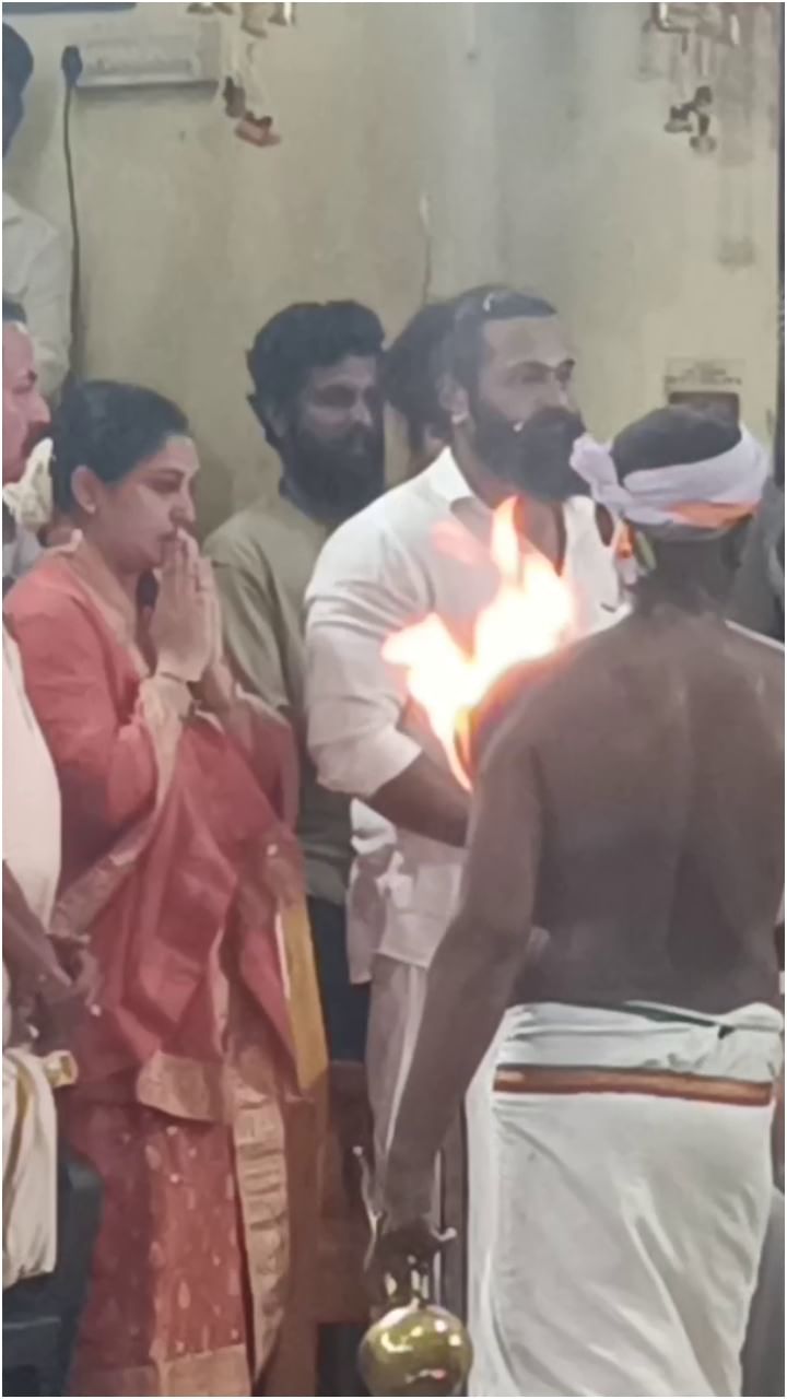 ರಿಷಬ್ ಶೆಟ್ಟಿ ಅವರು ಕದ್ರಿ ಬಾರೆಬೈಲ್ ದೈವದ ಮೊರೆಹೋಗಿದ್ದಾರೆ. ಈ ಫೋಟೋ, ವಿಡಿಯೋ ಗಮನ ಸೆಳೆದಿದೆ.