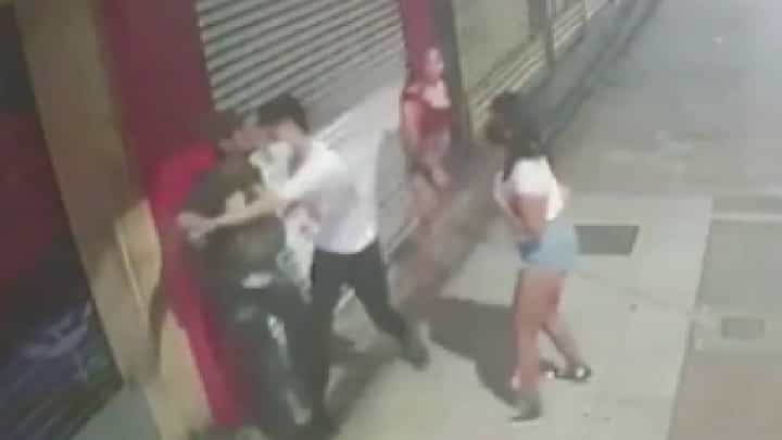 Viral Video: ಬ್ಯಾಗ್ ಕದಿಯಲು ಹೋಗಿ ತನ್ನ ಜೀವಕ್ಕೇ ಕುತ್ತು ತಂದುಕೊಂಡ ಕಳ್ಳ Viral Video: ಬ್ಯಾಗ್ ಕದಿಯಲು ಹೋಗಿ ತನ್ನ ಜೀವಕ್ಕೇ ಕುತ್ತು ತಂದುಕೊಂಡ ಕಳ್ಳ