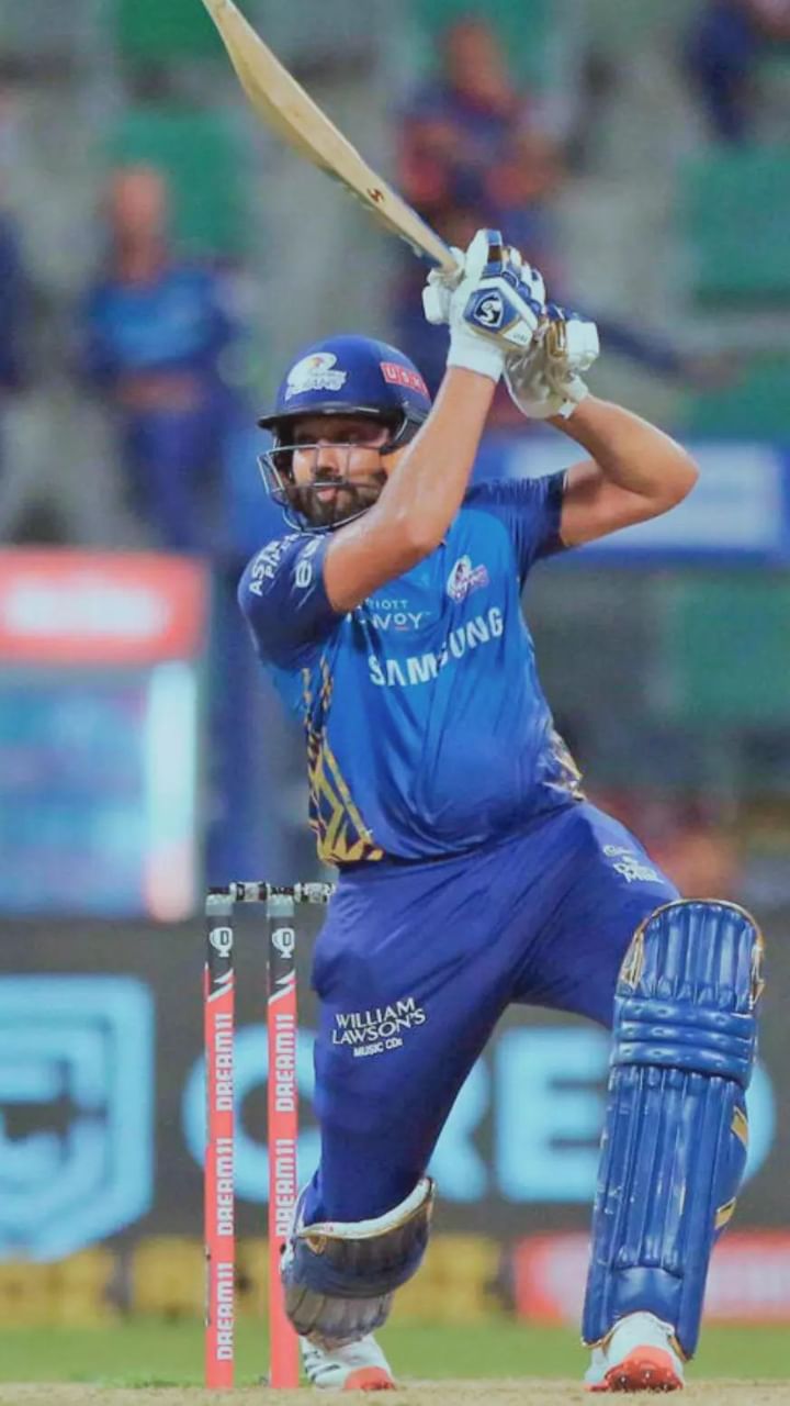 ಆದಾಗ್ಯೂ, ಮುಂಬೈನ ವಾಂಖೆಡೆ ಕ್ರೀಡಾಂಗಣದಲ್ಲಿ ಐಪಿಎಲ್‌ನಲ್ಲಿ 100 ಸಿಕ್ಸರ್‌ಗಳನ್ನು ಬಾರಿಸಿದ ಮೊದಲ ಬ್ಯಾಟ್ಸ್‌ಮನ್ ರೋಹಿತ್ ಶರ್ಮಾ.