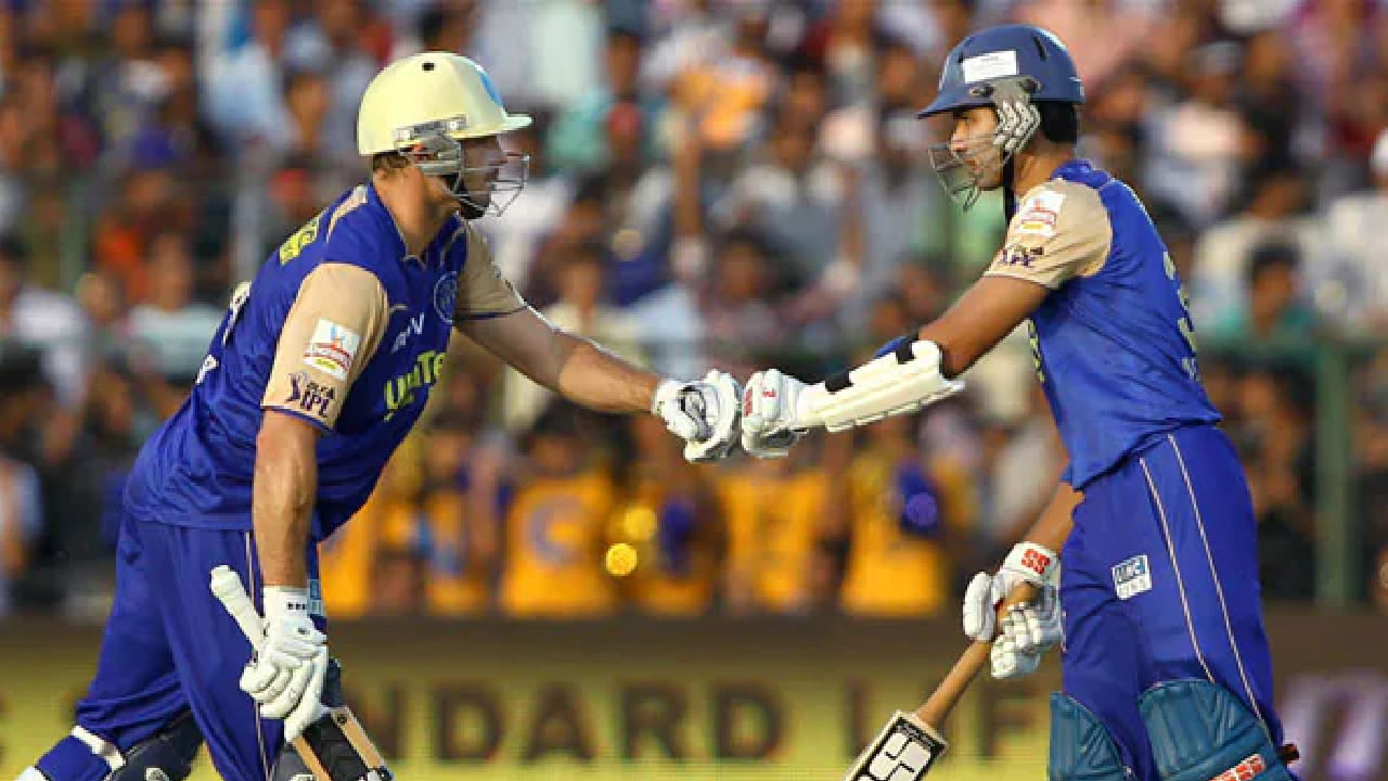 2010 ರಲ್ಲಿ ಕಿಂಗ್ಸ್ ಇಲೆವೆನ್ ಪಂಜಾಬ್ (ಪಂಜಾಬ್ ಕಿಂಗ್ಸ್) ವಿರುದ್ಧದ ಪಂದ್ಯದಲ್ಲಿ ರಾಜಸ್ಥಾನ್ ರಾಯಲ್ಸ್ ಪರ ಆರಂಭಿಕರಾಗಿ ಕಣಕ್ಕಿಳಿದ ನಮನ್ ಓಜಾ ಮತ್ತು ಮೈಕೆಲ್ ಲಂಬ್ 109 ರನ್ಗಳ ಜೊತೆಯಾಟವಾಡಿದ್ದರು. ಈ ಮೂಲಕ ಐಪಿಎಲ್ನಲ್ಲಿ ಅತ್ಯಧಿಕ ರನ್ ಕಲೆಹಾಕಿದ ಅನ್ಕ್ಯಾಪ್ಡ್ ಆರಂಭಿಕ ಜೋಡಿ ಎನಿಸಿಕೊಂಡಿದ್ದರು.