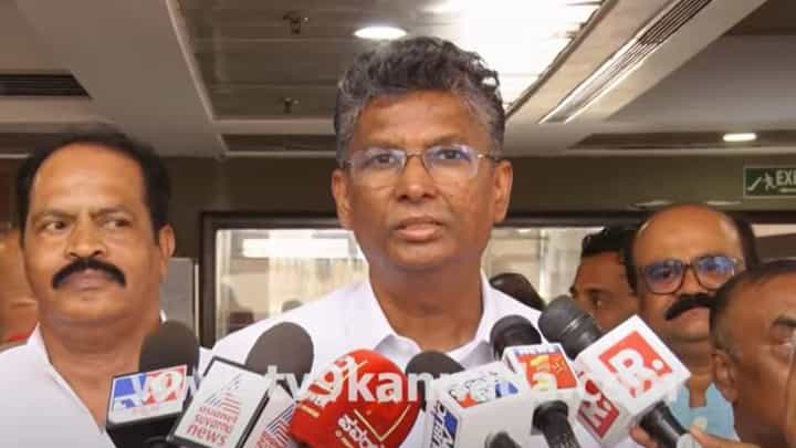 ಸಚಿವ ಜಾರಕಿಹೊಳಿ ಮತ್ತೊಮ್ಮೆ ದೆಹಲಿಯಲ್ಲಿ, ಯಾಕೆ ಬಂದಿದ್ದು ಅಂತ ಅವರೇ ಮಾಧ್ಯಮಗಳಿಗೆ ಹೇಳಿದರು ಸಚಿವ ಜಾರಕಿಹೊಳಿ ಮತ್ತೊಮ್ಮೆ ದೆಹಲಿಯಲ್ಲಿ, ಯಾಕೆ ಬಂದಿದ್ದು ಅಂತ ಅವರೇ ಮಾಧ್ಯಮಗಳಿಗೆ ಹೇಳಿದರು