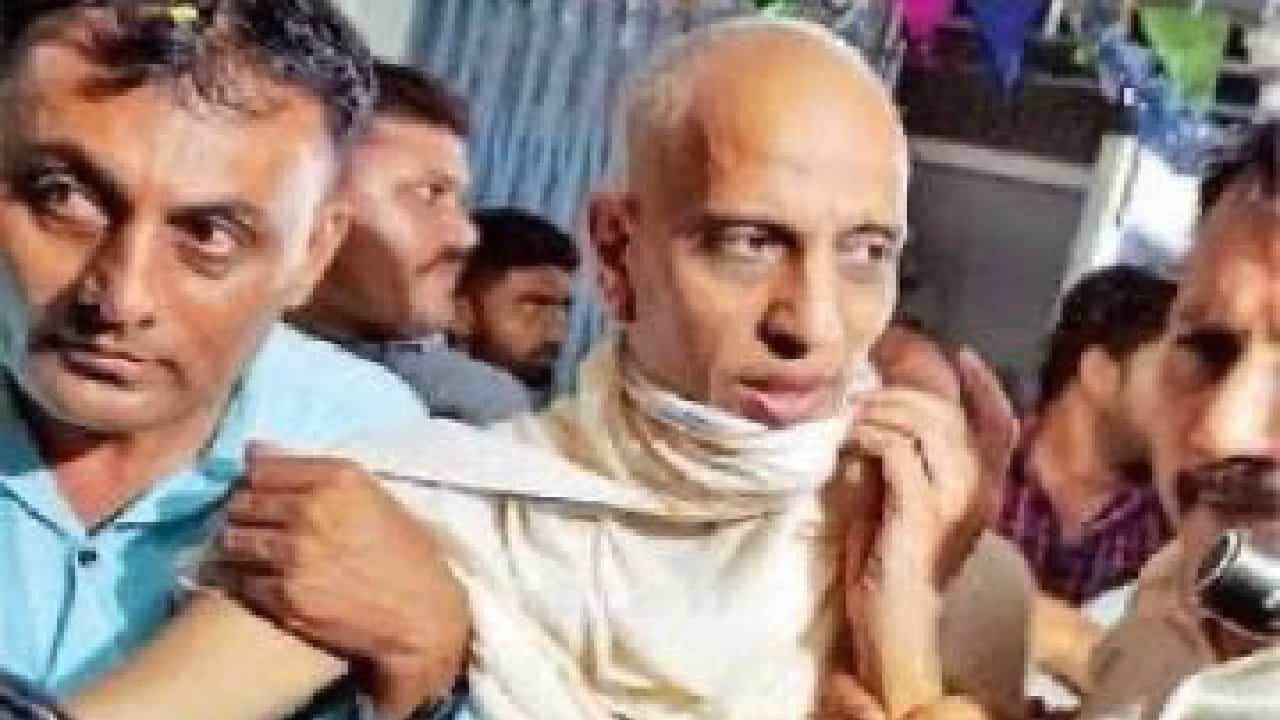 19 ವರ್ಷದ ಯುವತಿ ಮೇಲೆ ಅತ್ಯಾಚಾರ; ಗುಜರಾತ್ನ ದಿಗಂಬರ ಜೈನಮುನಿ ಶಾಂತಿಸಾಗರ್ ಮಹಾರಾಜ್ಗೆ 10 ವರ್ಷ ಜೈಲು 19 ವರ್ಷದ ಯುವತಿ ಮೇಲೆ ಅತ್ಯಾಚಾರ; ಗುಜರಾತ್ನ ದಿಗಂಬರ ಜೈನಮುನಿ ಶಾಂತಿಸಾಗರ್ ಮಹಾರಾಜ್ಗೆ 10 ವರ್ಷ ಜೈಲು