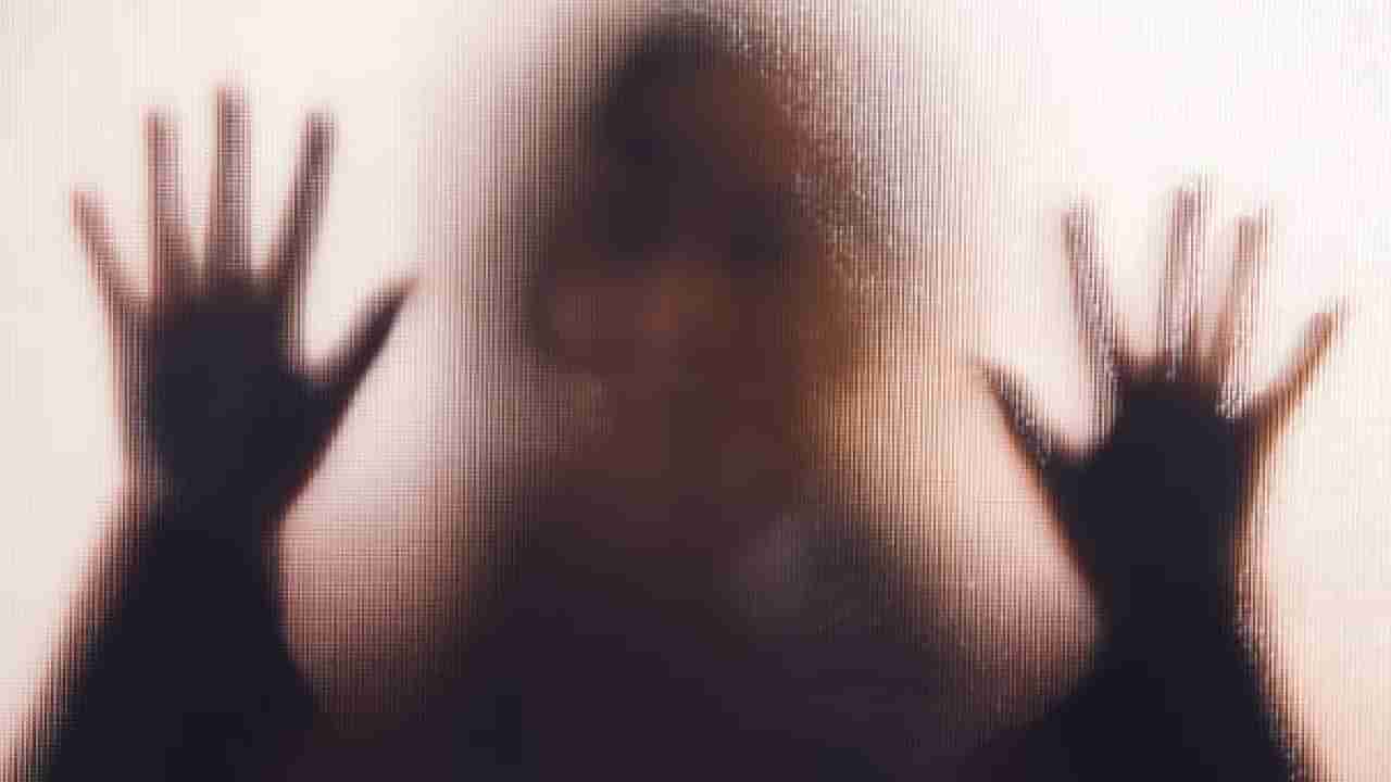 ಕ್ಯಾನ್ಸರ್​​ನಿಂದ ಬಳಲುತ್ತಿದ್ದ ಬಾಲಕಿ ಮೇಲೆ ಅತ್ಯಾಚಾರ; ಚಿಕಿತ್ಸೆ ವೇಳೆ ಗೊತ್ತಾಯ್ತು ಗರ್ಭಿಣಿಯಾದ ಸತ್ಯ!