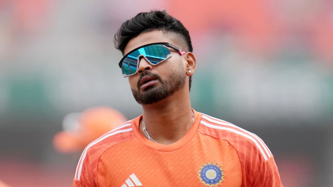 ಕೇಂದ್ರ ಒಪ್ಪಂದದಿಂದ ಹೊರಬಿದ್ದ ಬಳಿಕ ಬುದ್ದಿ ಕಲಿತಿದ್ದ ಇಬ್ಬರೂ ಆಟಗಾರರು ದೇಶೀಯ ಕ್ರಿಕೆಟ್ನಲ್ಲಿ ಭಾಗವಹಿಸುವುದನ್ನು ಮುಂದುವರೆಸಿದರು. ರಣಜಿ ಟ್ರೋಫಿಯಲ್ಲಿ ಮುಂಬೈ ಪರ ಐದು ಪಂದ್ಯಗಳನ್ನಾಡಿದ್ದ ಅಯ್ಯರ್ 480 ರನ್ ಗಳಿಸಿದ್ದರು. ನಂತರ ಸೈಯದ್ ಮುಷ್ತಾಕ್ ಅಲಿ ಟ್ರೋಫಿಯಲ್ಲಿ ಆಡಿದ್ದ ಅಯ್ಯರ್, ವಿಜಯ್ ಹಜಾರೆ ಟ್ರೋಫಿಯಲ್ಲಿ ಉತ್ತಮ ಪ್ರದರ್ಶನ ನೀಡಿ ಟೀಂ ಇಂಡಿಯಾದಲ್ಲೂ ಸ್ಥಾನ ಪಡೆದಿದ್ದರು.