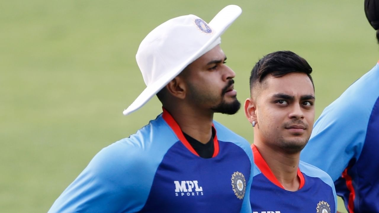 ಇದರಲ್ಲಿ ಇಬ್ಬರು ಸ್ಟಾರ್ ಕ್ರಿಕೆಟಿಗರಿಗೆ ಬಿಸಿಸಿಐನಿಂದ ಕ್ಷಮಾದಾನ ಸಿಕ್ಕಿರುವುದು ಅವರಿಗೆ ಪುನರ್ಜ್ಮನ ಸಿಕ್ಕಂತಾಗಿದೆ. ವಾಸ್ತವವಾಗಿ ಶ್ರೇಯಸ್ ಅಯ್ಯರ್ ಮತ್ತು ಇಶಾನ್ ಕಿಶನ್ ಅವರಿಗೆ ಕೇಂದ್ರ ಒಪ್ಪಂದ ಸಿಕ್ಕಿದೆ. ಕಳೆದ ವರ್ಷ ಇವರಿಬ್ಬರನ್ನೂ ಬಿಸಿಸಿಐನ 2023-24ರ ಕೇಂದ್ರ ಒಪ್ಪಂದದಿಂದ ಹೊರಗಿಡಲಾಗಿತ್ತು. ಇದಕ್ಕೆ ದೊಡ್ಡ ಕಾರಣ ದೇಶೀಯ ಕ್ರಿಕೆಟ್ ಆಡದಿರುವುದು.