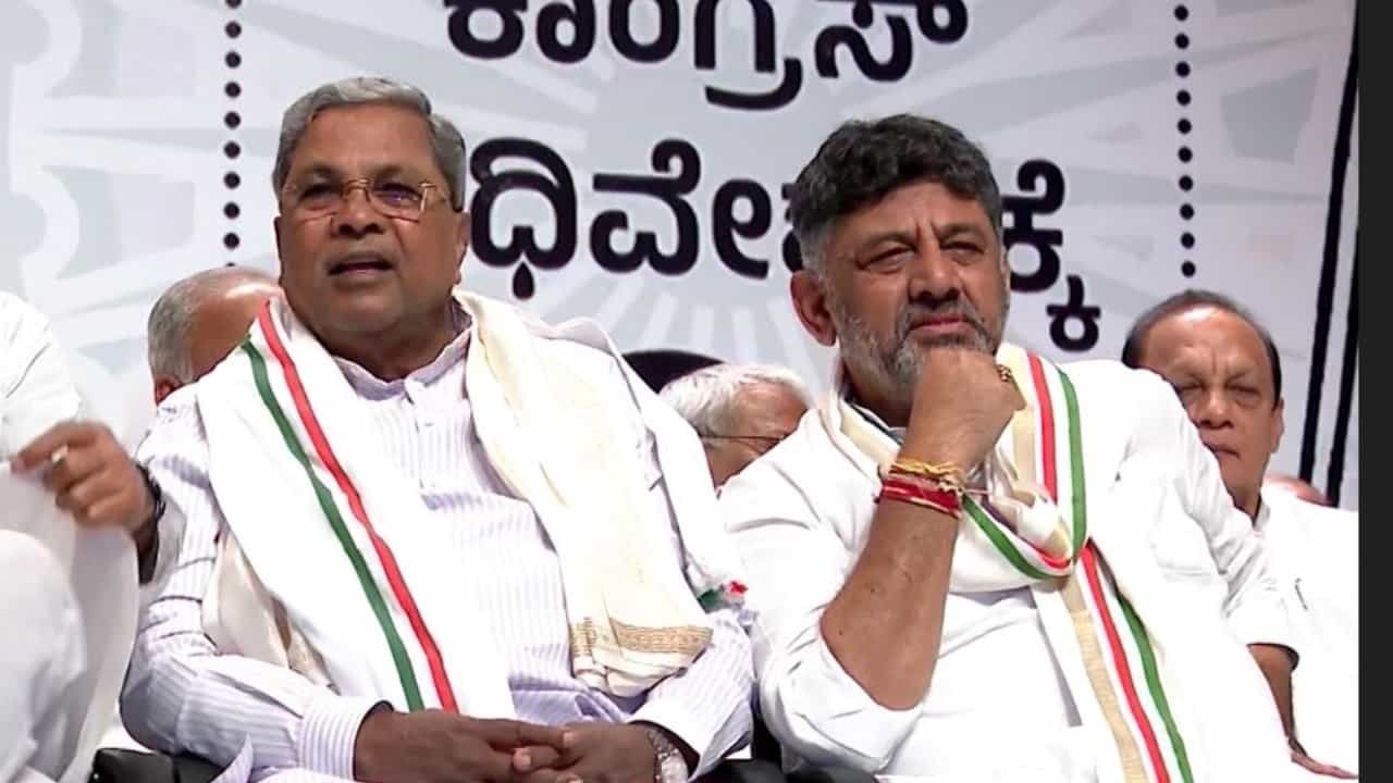ಒಕ್ಕಲಿಗರಲ್ಲಿ ಬಡವರಿಲ್ವಾ? ಲಿಂಗಾಯತರಲ್ಲಿ ಬಡವರಿಲ್ವಾ: ಜಾತಿ ಗಣತಿ ಚರ್ಚೆ ವೇಳೆ ಏರು ಧ್ವನಿಯಲ್ಲಿ ಪ್ರಶ್ನಿಸಿದ ಡಿಕೆ ಶಿವಕುಮಾರ್ ಒಕ್ಕಲಿಗರಲ್ಲಿ ಬಡವರಿಲ್ವಾ? ಲಿಂಗಾಯತರಲ್ಲಿ ಬಡವರಿಲ್ವಾ: ಜಾತಿ ಗಣತಿ ಚರ್ಚೆ ವೇಳೆ ಏರು ಧ್ವನಿಯಲ್ಲಿ ಪ್ರಶ್ನಿಸಿದ ಡಿಕೆ ಶಿವಕುಮಾರ್