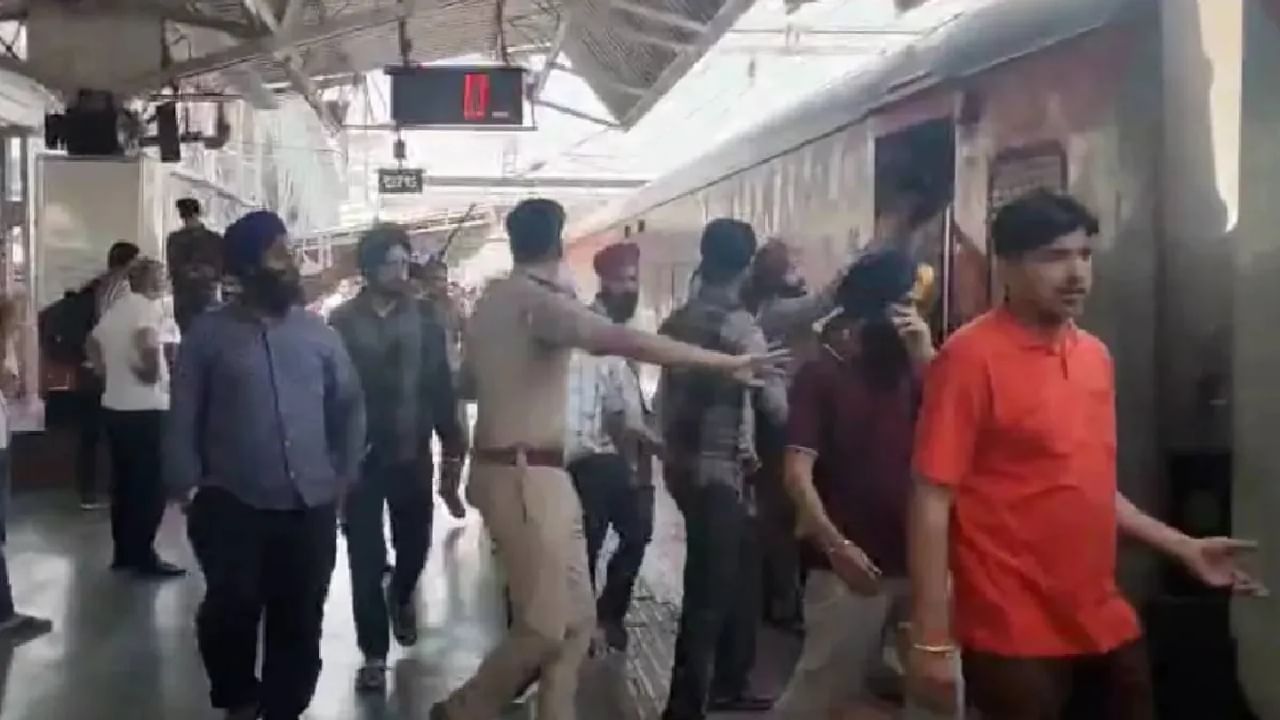 ಮಥುರಾದಲ್ಲಿ ರೈಲಿನಲ್ಲಿ ಸಿಗರೇಟ್ ಸೇದುತ್ತಿದ್ದ ಪ್ರಯಾಣಿಕನ ಮೇಲೆ ಕತ್ತಿಯಿಂದ ಹಲ್ಲೆ; ಸಿಖ್ ವ್ಯಕ್ತಿಯ ಬಂಧನ