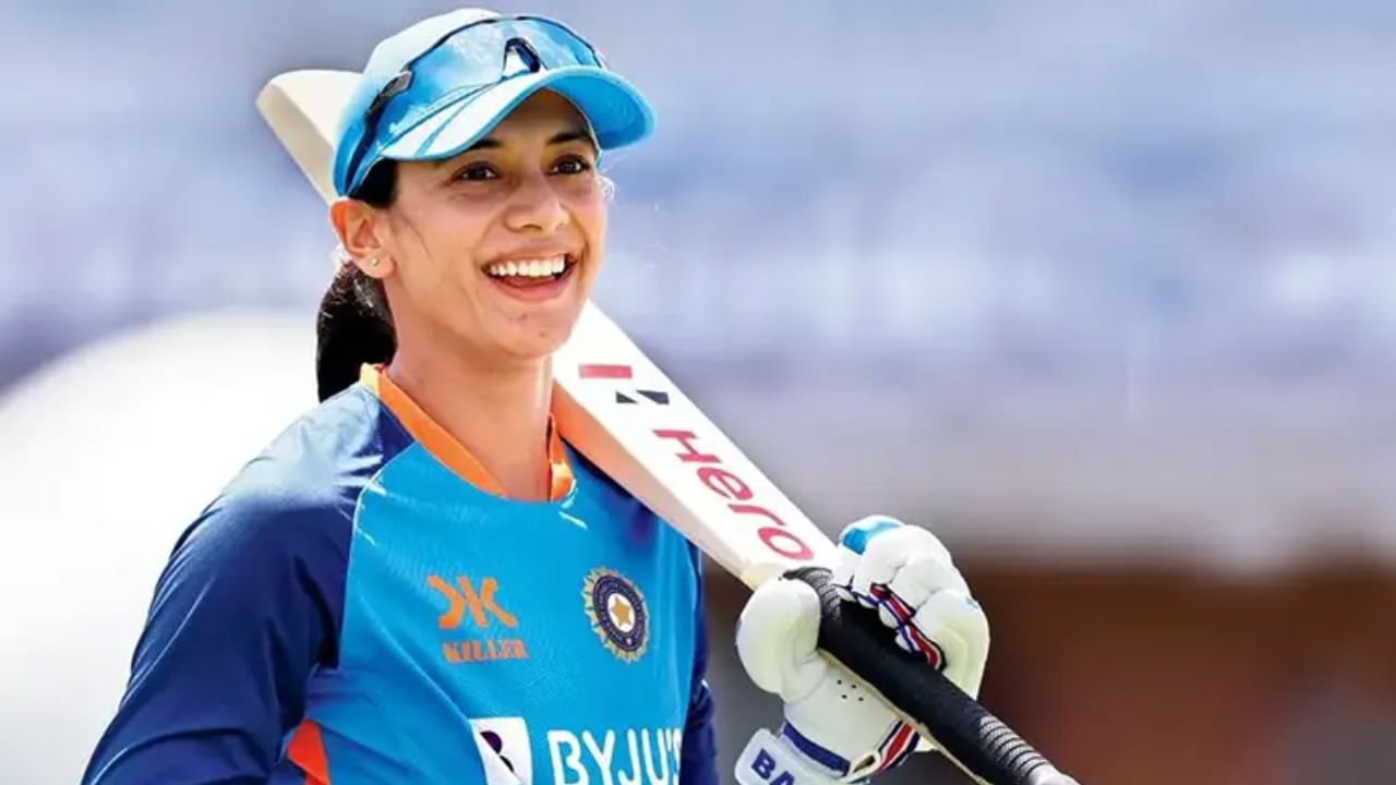 ಭಾರತ ಮಹಿಳಾ ತಂಡದ ಸ್ಟಾರ್ ಬ್ಯಾಟರ್ ಹಾಗೂ ಉಪನಾಯಕಿ ಸ್ಮೃತಿ ಮಂಧಾನ ಪ್ರಸ್ತುತ ವಿಶ್ರಾಂತಿ ಮೂಡ್ನಲ್ಲಿದ್ದಾರೆ. ಮಹಿಳಾ ಪ್ರೀಮಿಯರ್ ಲೀಗ್ ಆಡಿ ಮುಗಿಸಿದ ಬಳಿಕ ರಜೆಯಲ್ಲಿರುವ ಮಂಧಾನ ಮತ್ತೆ ಟೀಂ ಇಂಡಿಯಾದೊಂದಿಗೆ ಅಂತರರಾಷ್ಟ್ರೀಯ ಕ್ರಿಕೆಟ್ಗೆ ಮರಳಲಿದ್ದು ವಿಶ್ವಕಪ್ಗೆ ತಯಾರಿ ನಡೆಸಲಿದ್ದಾರೆ.