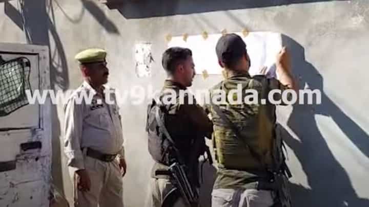 ಶ್ರೀನಗರದಲ್ಲಿ ಎಚ್ಚೆತ್ತ ಪೊಲೀಸರಿಂದ ಸ್ಥಳೀಯ ನಿವಾಸಿಗಳಲ್ಲಿ ಜಾಗೃತಿ ಮೂಡಿಸುವ ಪ್ರಯತ್ನ ಶ್ರೀನಗರದಲ್ಲಿ ಎಚ್ಚೆತ್ತ ಪೊಲೀಸರಿಂದ ಸ್ಥಳೀಯ ನಿವಾಸಿಗಳಲ್ಲಿ ಜಾಗೃತಿ ಮೂಡಿಸುವ ಪ್ರಯತ್ನ
