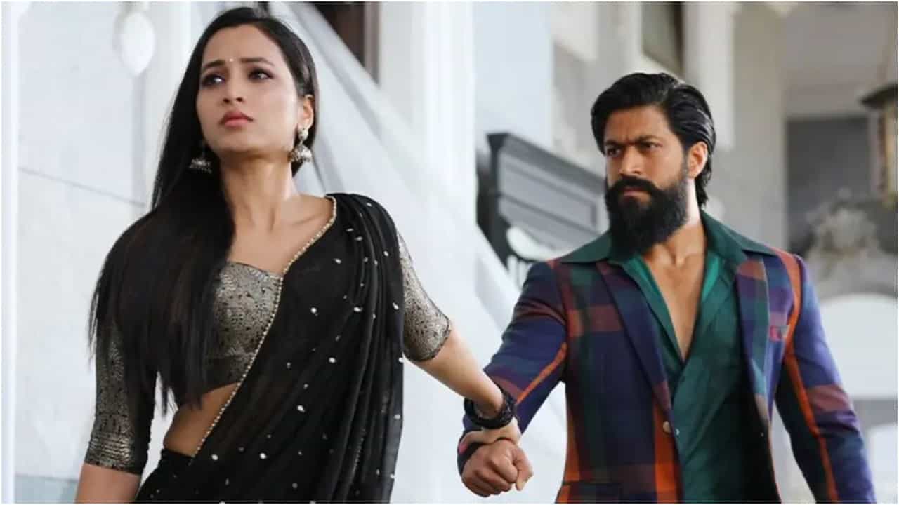‘ಕೆಜಿಎಫ್ 2’ ಜೋಡಿನ ಬಾಲಿವುಡ್ನಲ್ಲಿ ಒಟ್ಟಿಗೆ ತರಲು ನಡೆದಿತ್ತು ಪ್ಲ್ಯಾನ್; ಕಾಡಿತ್ತು ಆ ಒಂದು ಭಯ ‘ಕೆಜಿಎಫ್ 2’ ಜೋಡಿನ ಬಾಲಿವುಡ್ನಲ್ಲಿ ಒಟ್ಟಿಗೆ ತರಲು ನಡೆದಿತ್ತು ಪ್ಲ್ಯಾನ್; ಕಾಡಿತ್ತು ಆ ಒಂದು ಭಯ