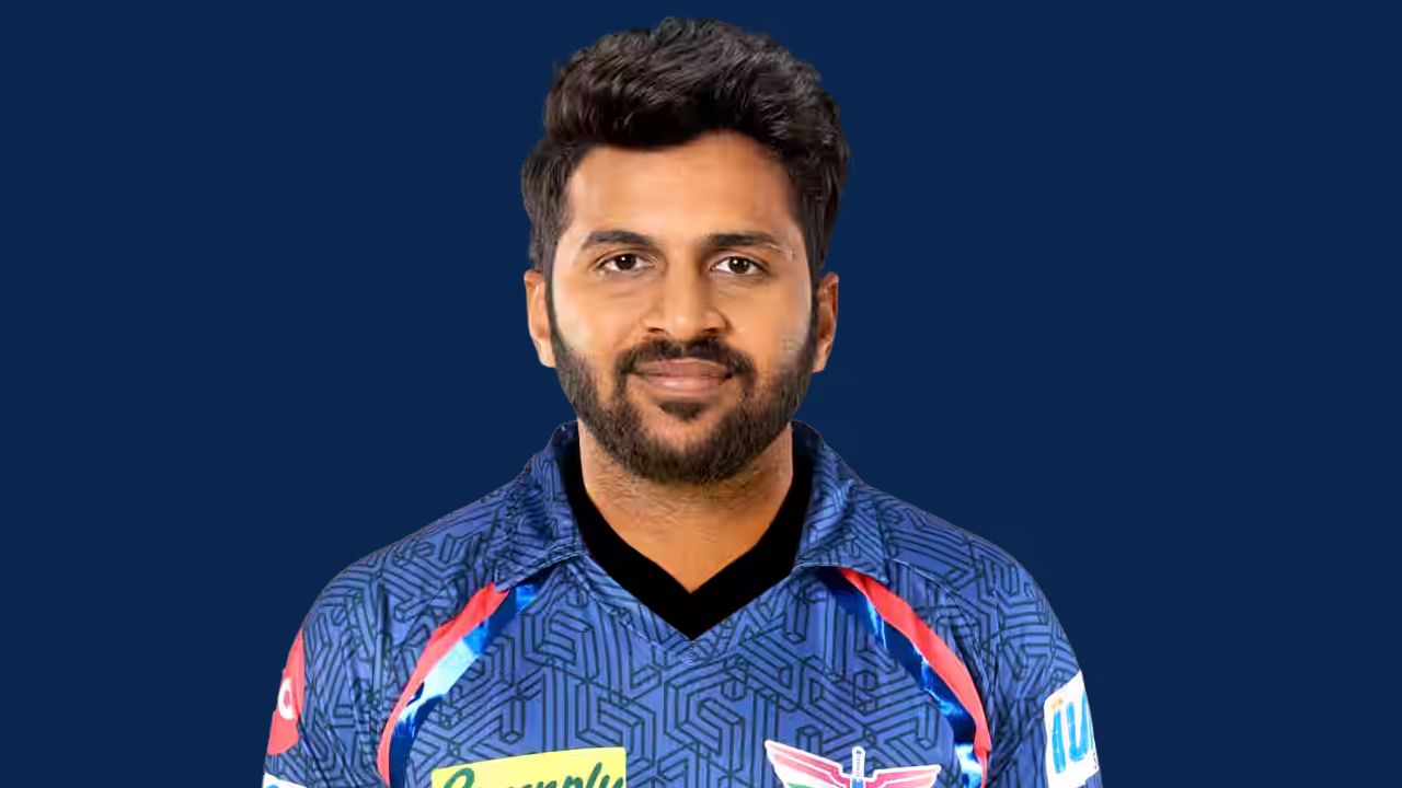 ಐದನೇ ಸ್ಥಾನದಲ್ಲಿ ಲಕ್ನೋ ಸೂಪರ್ ಜೈಂಟ್ಸ್ ಪರ ಕಣಕ್ಕಿಳಿಯುತ್ತಿರುವ ಶಾರ್ದೂಲ್ ಠಾಕೂರ್ ಇದ್ದಾರೆ. 8 ಪಂದ್ಯಗಳಲ್ಲಿ 28 ಓವರ್ಗಳನ್ನು ಎಸೆದಿರುವ ಶಾರ್ದೂಲ್ ಒಟ್ಟು 308 ರನ್ ಬಿಟ್ಟು ಕೊಡುವ ಮೂಲಕ 12 ವಿಕೆಟ್ಗಳನ್ನು ಕಬಳಿಸಿದ್ದಾರೆ. ಈ ಮೂಲಕ ಪರ್ಪಲ್ ಕ್ಯಾಪ್ ರೇಸ್ನಲ್ಲಿ ಟಾಪ್-5 ನಲ್ಲಿ ಕಾಣಿಸಿಕೊಂಡಿದ್ದಾರೆ.