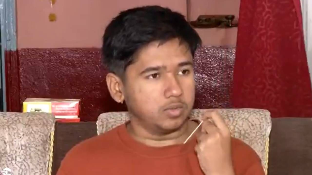 ಜನಿವಾರ ವಿವಾದ: ಬೀದರ್ನ ಸುಚಿವ್ರತ್ ಕುಲಕರ್ಣಿಗೆ ಸರ್ಕಾರದಿಂದ ಎರಡು ಆಯ್ಕೆ ಜನಿವಾರ ವಿವಾದ: ಬೀದರ್ನ ಸುಚಿವ್ರತ್ ಕುಲಕರ್ಣಿಗೆ ಸರ್ಕಾರದಿಂದ ಎರಡು ಆಯ್ಕೆ