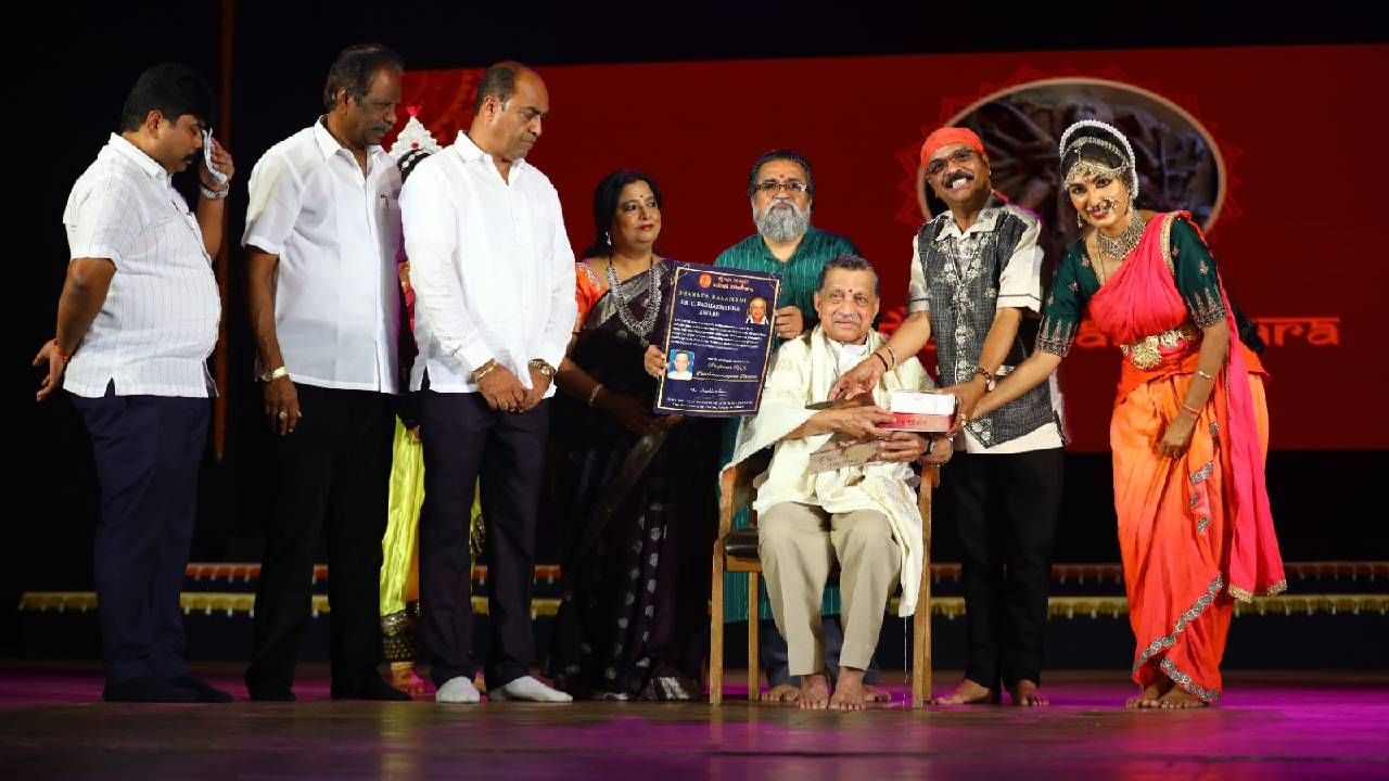 ಪ್ರಮುಖ ಕಥಾ ಭಾಗವು ಮುಗಿದ ನಂತರ ಶನೇಶ್ವರನಿಗೆ ಎಳ್ಳಿನ ಚಿಗಳಿಯನ್ನು ನೈವೇದ್ಯಕ್ಕಿಟ್ಟು ಮಂಗಳಾರತಿಯನ್ನು ಬೆಳಗಿಸಿ ಮಂಗಳದಿಂದ ಮುಕ್ತಾಯಗೊಳಿಸಲಾಯಿತು. ವಿಕ್ರಮಾದಿತ್ಯನ ಪಾತ್ರದಲ್ಲಿ ಗುರು ಡಾ.ಜಯಲಕ್ಷ್ಮೀ ಜಿತೇಂದ್ರ, ಶನೇಶ್ವರನ ಪಾತ್ರದಲ್ಲಿ ಪ್ರದ್ಯುಮ್ನ, ಶಿವನ ಪಾತ್ರದಲ್ಲಿ ಅನಿರುದ್ಧ ಪಾರ್ವತಿಯ ಪಾತ್ರದಲ್ಲಿ ಲಾಸ್ಯ, ಸಂಜ್ಞಾ ದೇವಿಯ ಪಾತ್ರದಲ್ಲಿ ಸಹನಾ, ಛಾಯಾ ದೇವಿಯ ಪಾತ್ರದಲ್ಲಿ ಸುಹಾನಿ, ಹಂಸ ಹಾಗೂ ಹನುಮಂತನ ಪಾತ್ರಧಾರಿಯಾಗಿ ಲಿಖಿತ್ ಕೃಷ್ಣ ಕಿಕ್ಕೇರಿ ಮುಂತಾದ ಕಲಾವಿದರು ಕಲಾರಸಿಕರ ಮೆಚ್ಚುಗೆಗೆ ಪಾತ್ರರಾದರು.