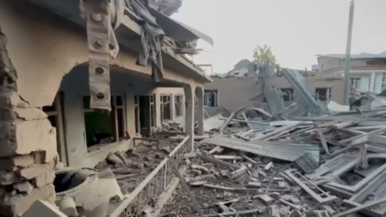 Pahalgam Terrorist Attack: ಮತ್ತೆ 5 ಭಯೋತ್ಪಾದಕರ ಮನೆಗಳನ್ನು ಧ್ವಂಸ ಮಾಡಿದ ಭಾರತೀಯ ಸೇನೆ Pahalgam Terrorist Attack: ಮತ್ತೆ 5 ಭಯೋತ್ಪಾದಕರ ಮನೆಗಳನ್ನು ಧ್ವಂಸ ಮಾಡಿದ ಭಾರತೀಯ ಸೇನೆ