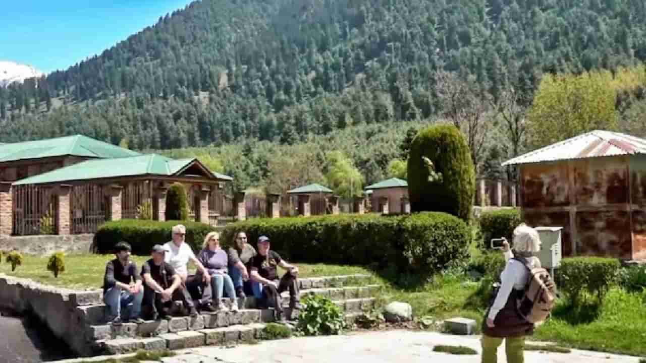 ಭಯ ಪಡುವ ಅಗತ್ಯವಿಲ್ಲ: ಪಹಲ್ಗಾಮ್​ಗೆ ಅದೇ ಹುಮ್ಮಸ್ಸಿನಿಂದ ಮರಳಿದ ಪ್ರವಾಸಿಗರು