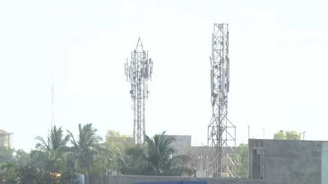 ಬೀದರ್​: ತಲೆ ಎತ್ತುತ್ತಿವೆ ಅಕ್ರಮ ಮೊಬೈಲ್ ಟವರ್​ಗಳು, ಸರ್ಕಾರಕ್ಕೂ ವಂಚನೆ