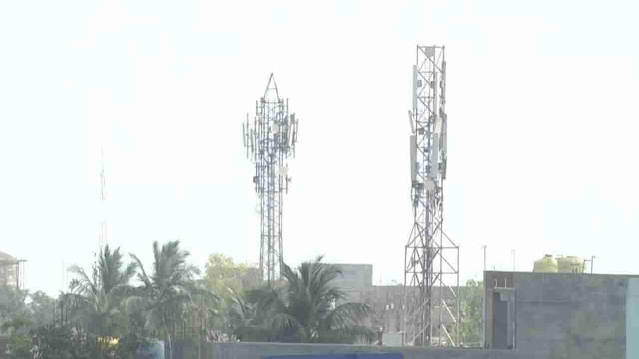 ಬೀದರ್ನಲ್ಲಿ ನಾಯಿಕೊಡೆಯಂತೆ ತಲೆ ಎತ್ತುತ್ತಿವೆ ಅಕ್ರಮ ಮೊಬೈಲ್ ಟವರ್ಗಳು: ತೆರಿಗೆ ಕಟ್ಟದೆ ಸರ್ಕಾರಕ್ಕೂ ವಂಚನೆ