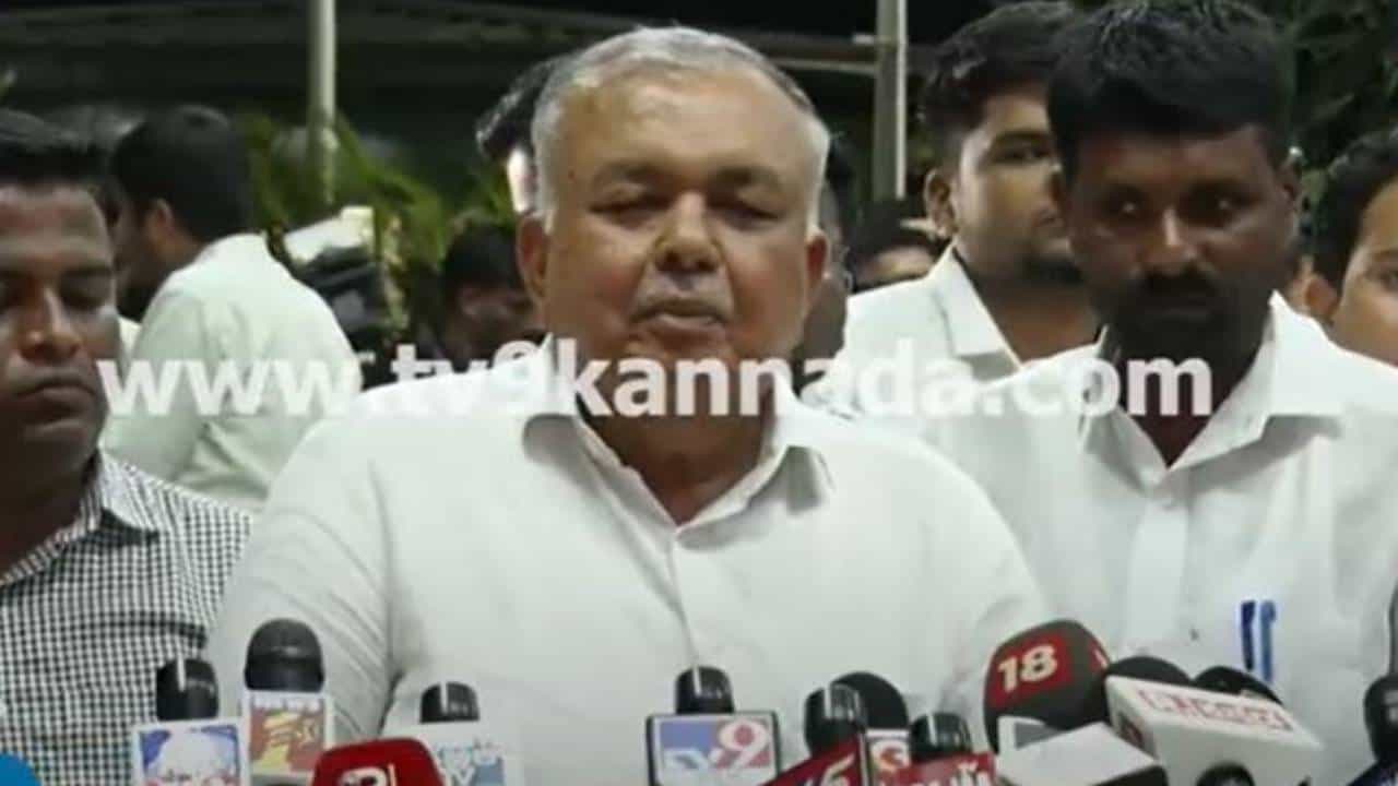 ಜಾತಿ ಗಣತಿ ವರದಿ: ಯಾವುದೇ ತೀರ್ಮಾವಿಲ್ಲದೆ ಮುಗಿದ ಸಂಪುಟ ಸಭೆ, ಮುಂದಿನ ಸಭೆಯಲ್ಲಿ ತೀರ್ಮಾನ? ಜಾತಿ ಗಣತಿ ವರದಿ: ಯಾವುದೇ ತೀರ್ಮಾವಿಲ್ಲದೆ ಮುಗಿದ ಸಂಪುಟ ಸಭೆ, ಮುಂದಿನ ಸಭೆಯಲ್ಲಿ ತೀರ್ಮಾನ?
