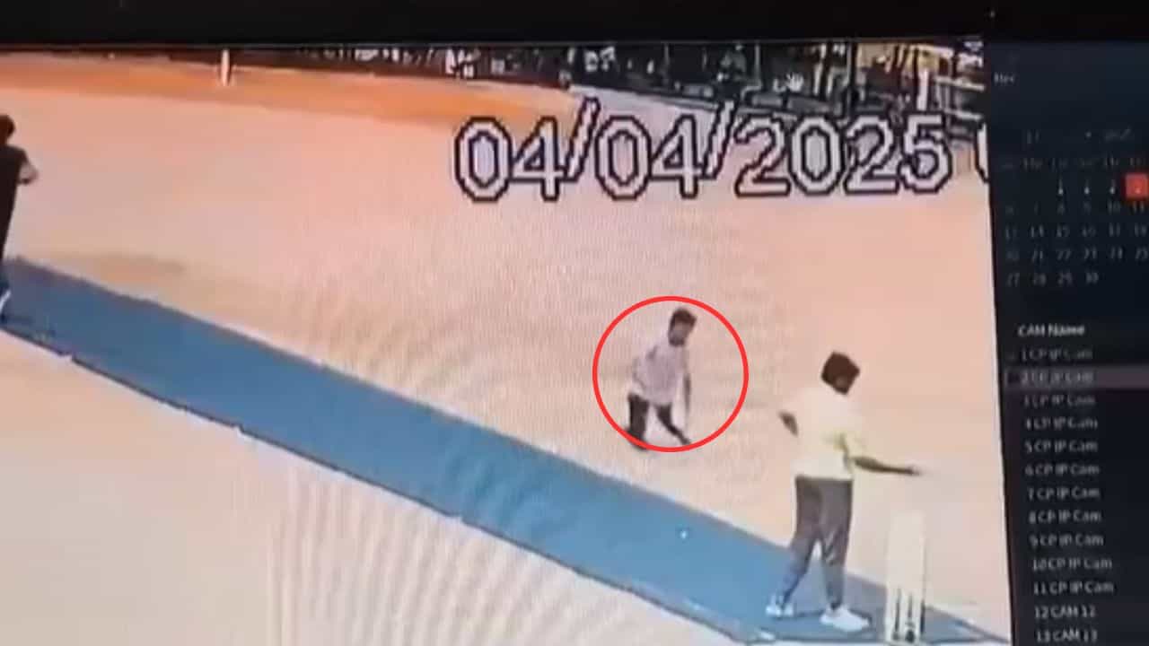 Viral: ಕ್ರಿಕೆಟ್ ಆಡುತ್ತಿರುವಾಗಲೇ ಬಂದ ಜವರಾಯ, ಆಟದ ಮೈದಾನದಲ್ಲೇ ಕುಸಿದು ಬಿದ್ದ ವಿದ್ಯಾರ್ಥಿ