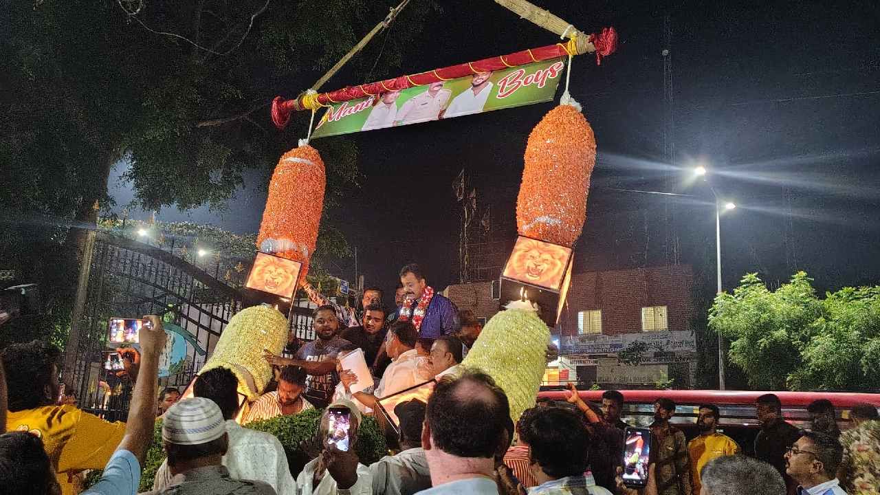 ಕುಶಾಲನಗರ ವೃತ್ತ ಪೊಲೀಸ್ ಠಾಣೆಗೆ ವರ್ಗಾವಣೆಯಾಗಿರುವ ಸಿಪಿಐ ಬಿ.ಎಸ್. ದಿನೇಶ್ ಕುಮಾರ್ ಅವರಿಗೆ ನಾಗರಿಕರ ಹಿತರಕ್ಷಣಾ ಸಮಿತಿ ಹಾಗೂ ಪ್ರಗತಿಪರ ಕನ್ನಡ ಪರ, ದಲಿತ ಪರ ಹೋರಾಟಗಾರರ ವೇದಿಕೆಯ ವತಿಯಿಂದ ಬೀಳ್ಕೊಡುಗೆ ಸಮಾರಂಭ ಆಯೋಜಿಸಲಾಗಿದೆ,