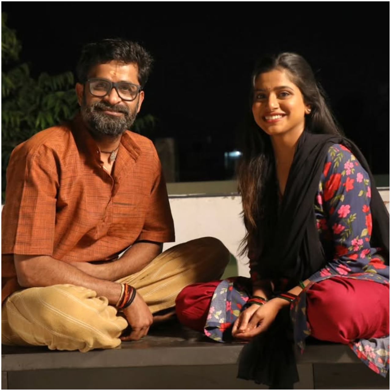 ಉಗ್ರಂ ಮಂಜು ಅವರು ‘ಬಿಗ್ ಬಾಸ್’ ಬಳಿಕ ಹಲವು ಸಿನಿಮಾ ಕೆಲಸಗಳಲ್ಲಿ ತೊಡಗಿಕೊಂಡಿದ್ದಾರೆ. ಅದರಲ್ಲಿ ‘ಮ್ಯಾಂಗೋ ಪಚ್ಚ’ ಚಿತ್ರ ಕೂಡ ಒಂದು. ಈ ಸಿನಿಮಾದ ನಾಯಕಿ ಕಾಜಲ್ ಕುಂದರ್ ಜೊತೆ ಇರೋ ಫೋಟೋಗಳನ್ನು ಮಂಜು ಅವರು ಹಂಚಿಕೊಂಡಿದ್ದಾರೆ.