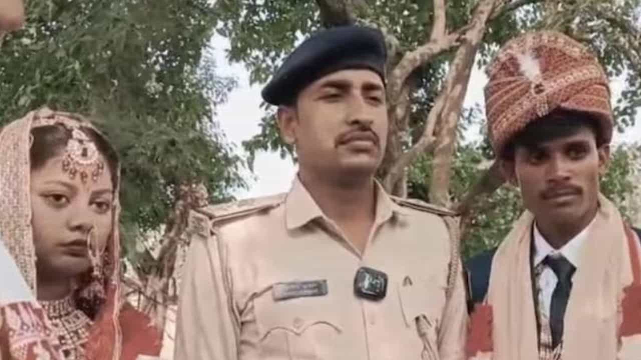 ವಧುವಿನ ಬಗ್ಗೆ ಸುಳ್ಳು ಸುದ್ದಿ ಕಿವಿಗೆ ಬೀಳುತ್ತಿದ್ದಂತೆ ಮಂಟಪದಿಂದಲೇ ಎದ್ದು ಹೋದ ವರ, ಪರಿಸ್ಥಿತಿ ತಿಳಿಗೊಳಿಸಿ ಮದುವೆ ಮಾಡಿಸಿದ ಪೊಲೀಸರು ವಧುವಿನ ಬಗ್ಗೆ ಸುಳ್ಳು ಸುದ್ದಿ ಕಿವಿಗೆ ಬೀಳುತ್ತಿದ್ದಂತೆ ಮಂಟಪದಿಂದಲೇ ಎದ್ದು ಹೋದ ವರ, ಪರಿಸ್ಥಿತಿ ತಿಳಿಗೊಳಿಸಿ ಮದುವೆ ಮಾಡಿಸಿದ ಪೊಲೀಸರು